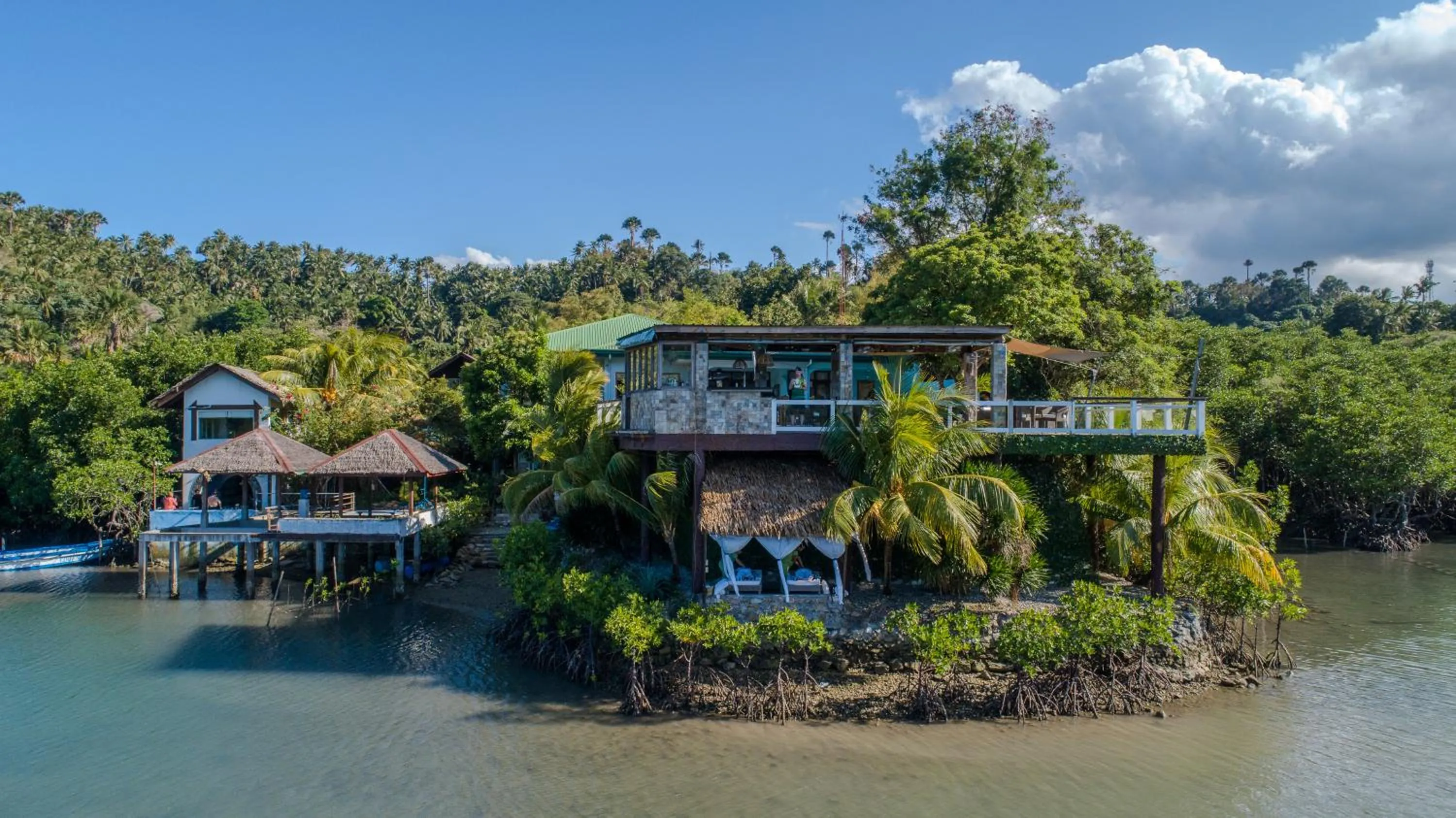 Property building in Edgewater Dive & Spa Resort