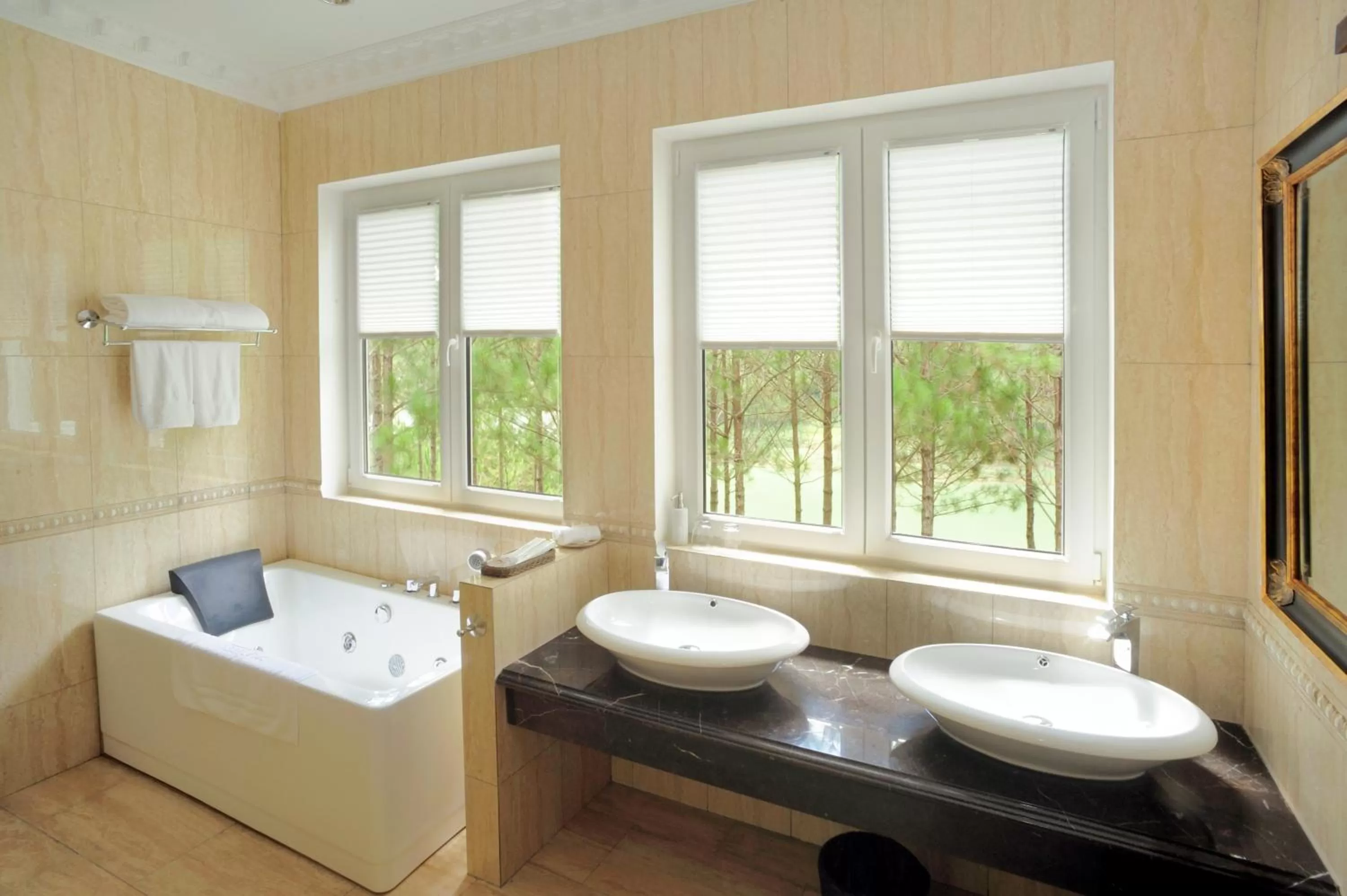 Bathroom in Dalat Edensee Lake Resort & Spa