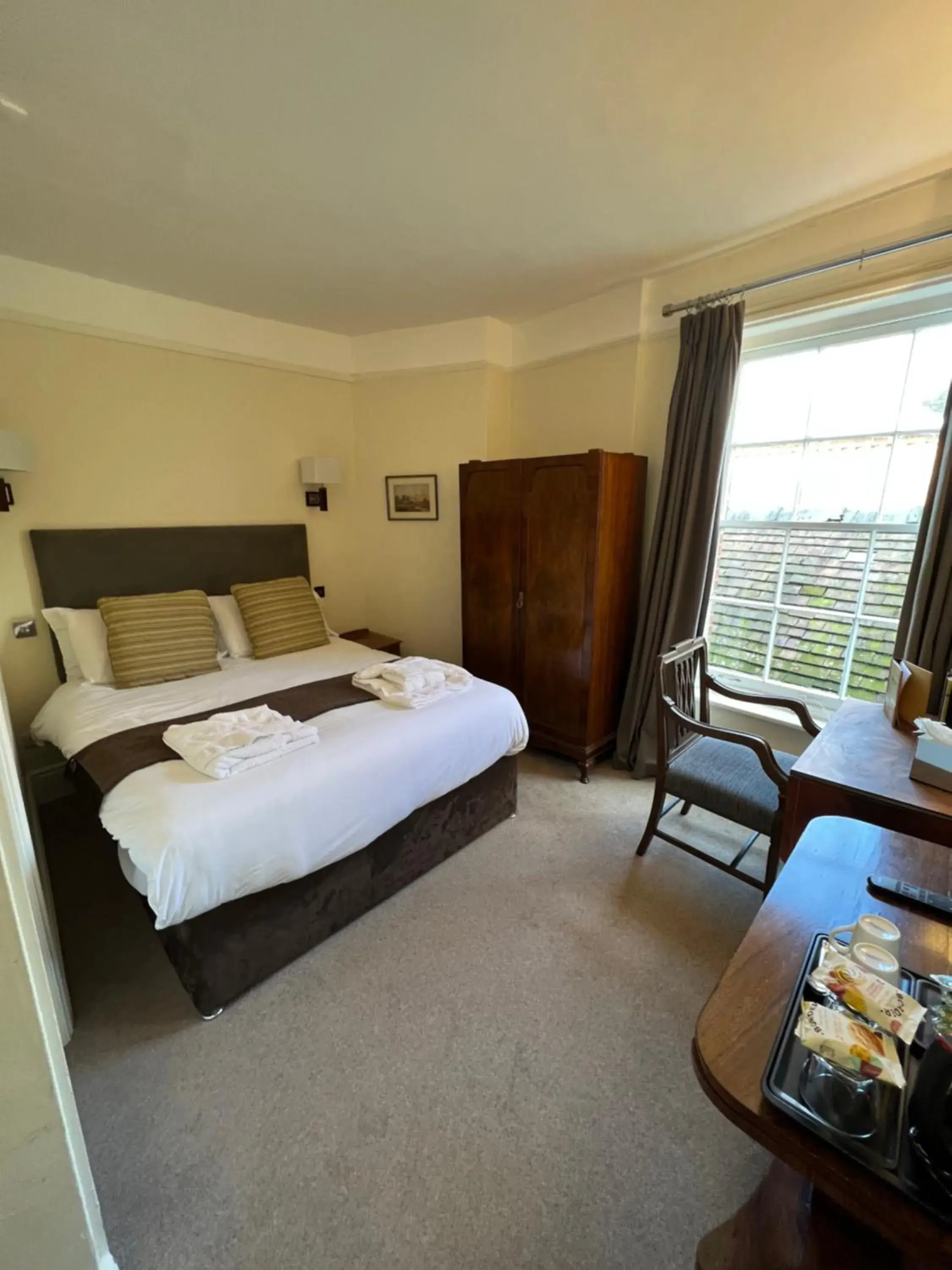 Small Double Room Bath Only in Norfolk Arms Hotel Small Double Room Bath Only in Norfolk Arms Hotel