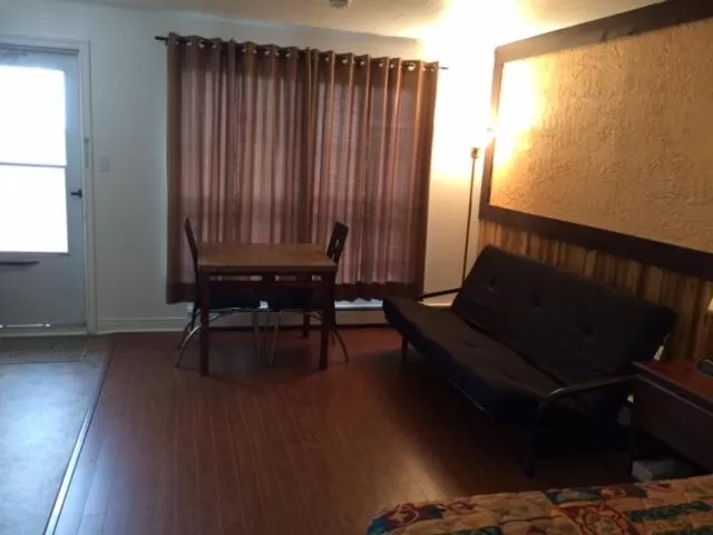 Bedroom in Carleton Motel and Coffee Shop