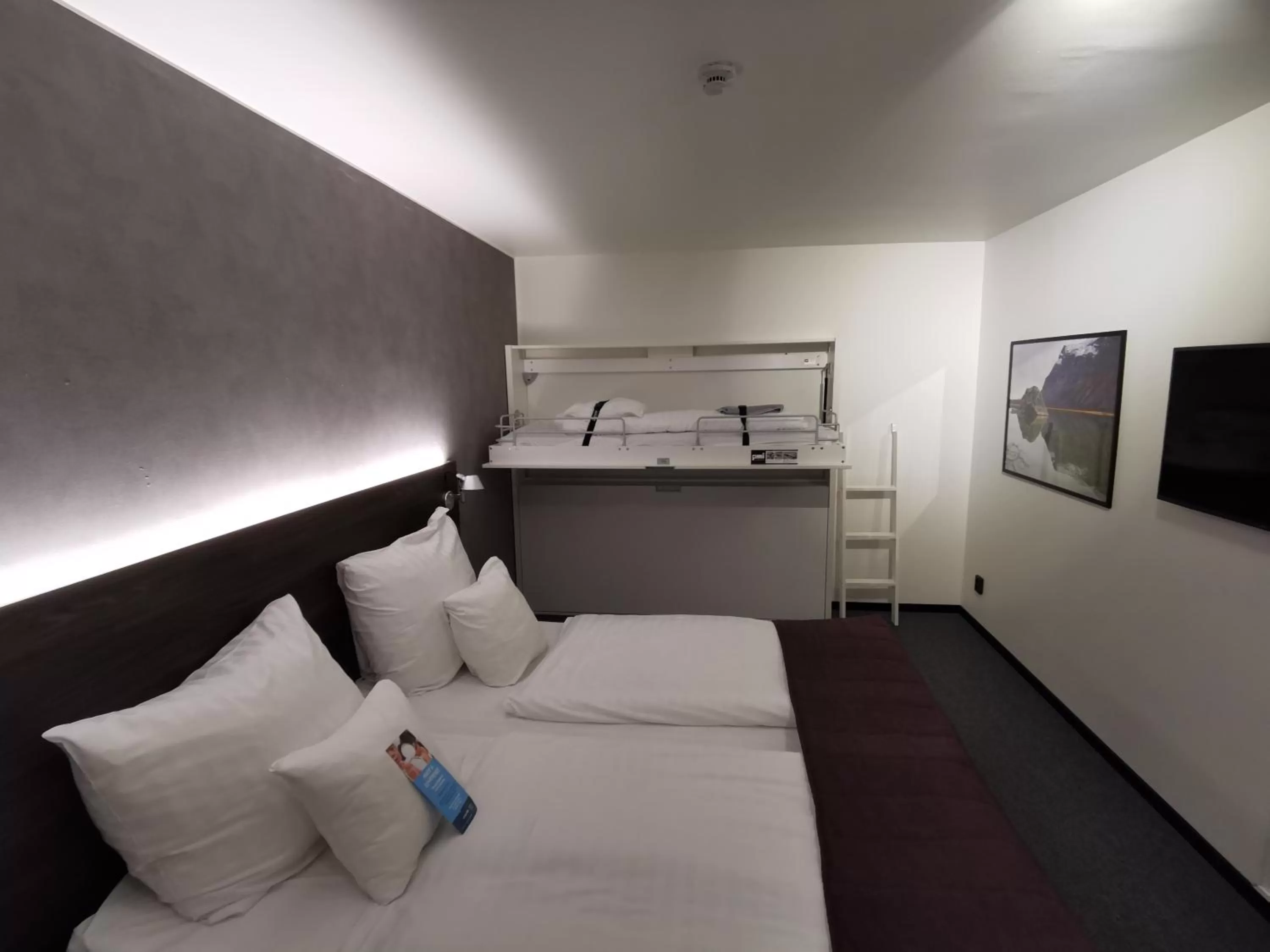 Photo of the whole room, Bed in Clarion Hotel Sense