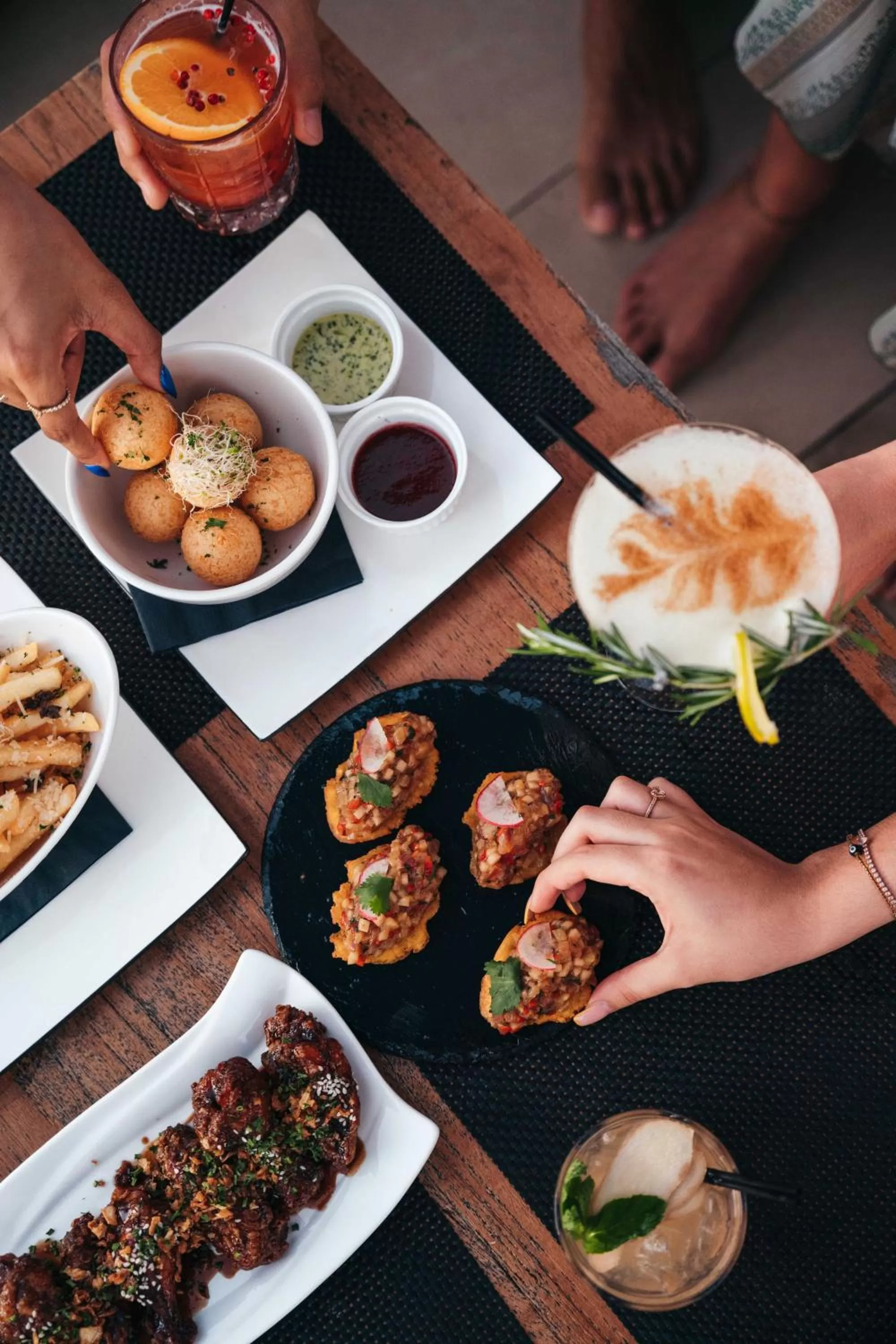 Restaurant/places to eat in Elements Hotel & Shops Curaçao