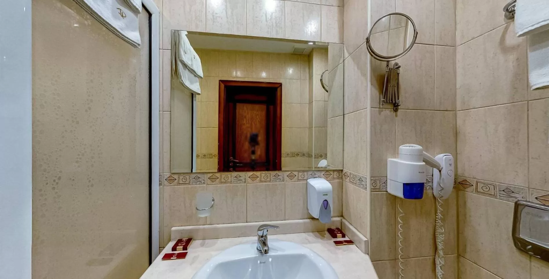 Bathroom in Troyan Plaza Hotel