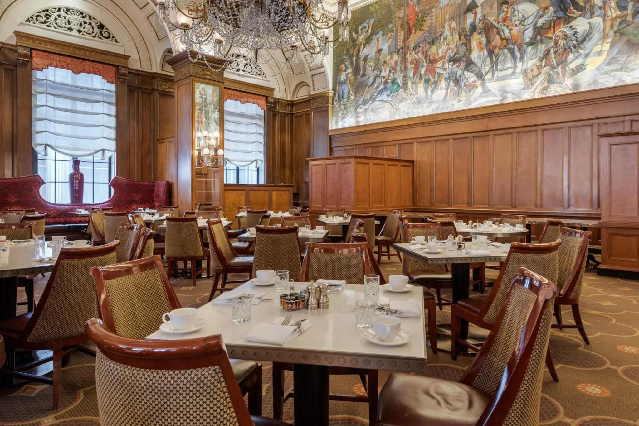 Restaurant/places to eat in Omni William Penn Hotel