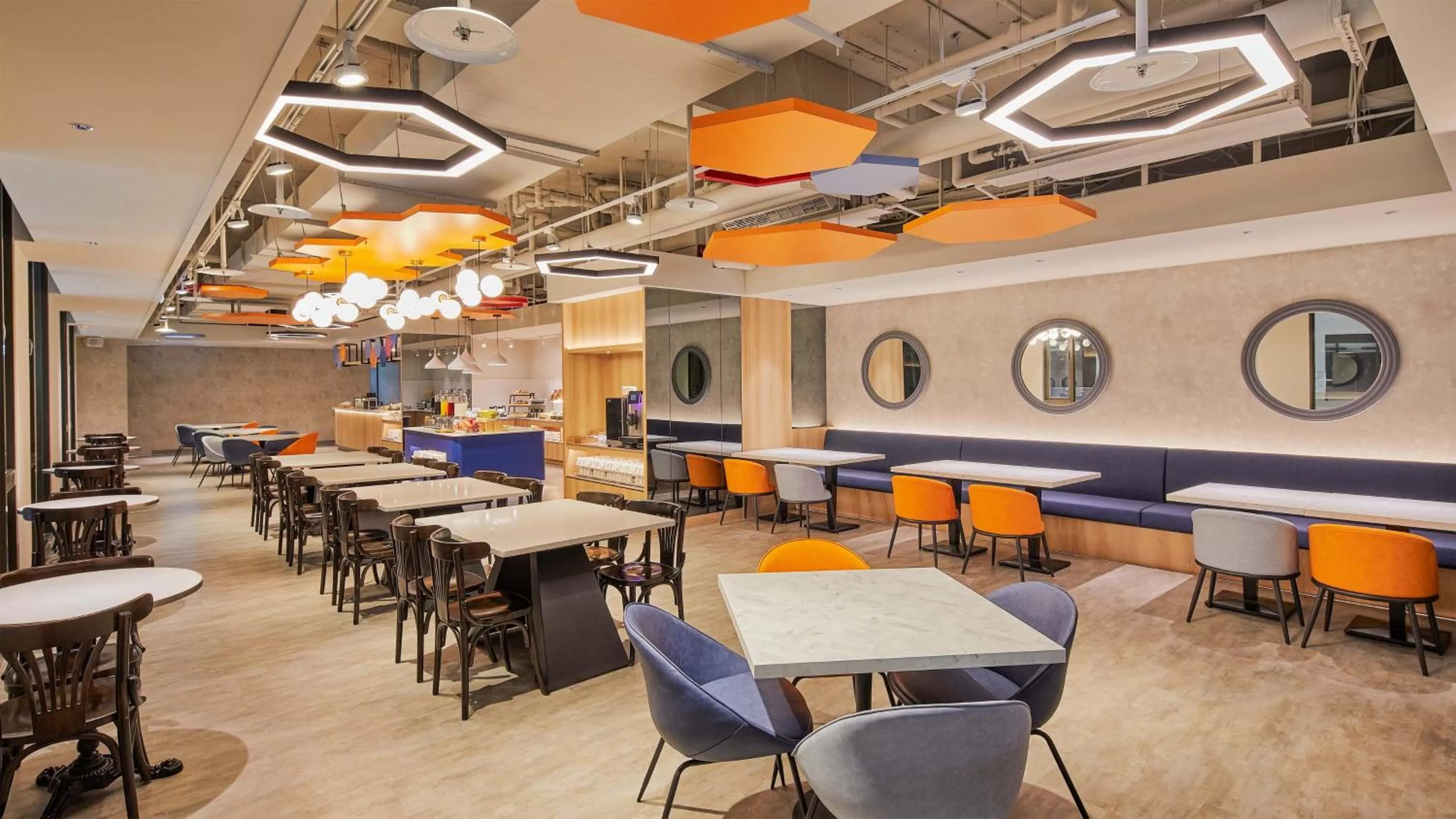 Restaurant/places to eat in Holiday Inn Express Taichung Park by IHG