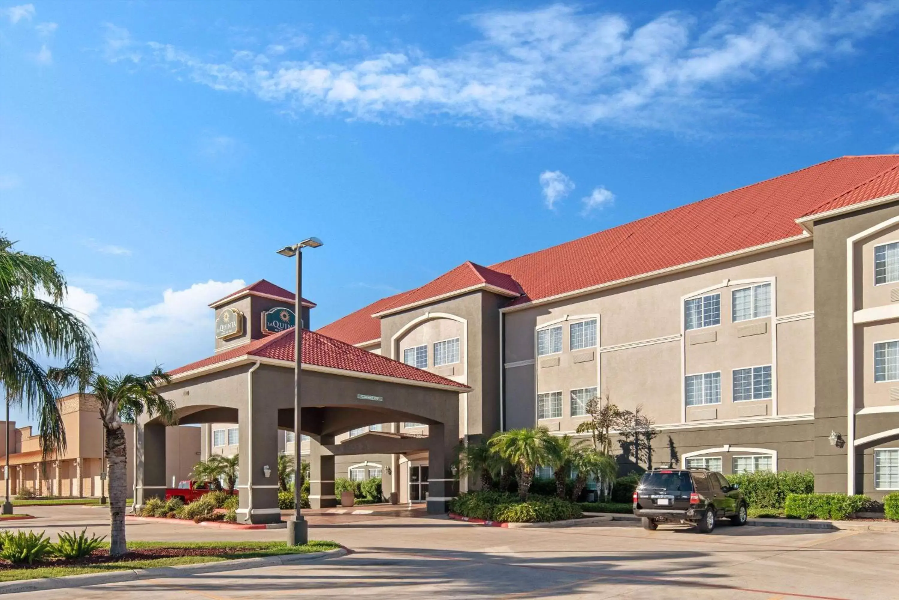 La Quinta Inn & Suites by Wyndham Mercedes Outlet Mall La Quinta Inn & Suites by Wyndham Mercedes Outlet Mall