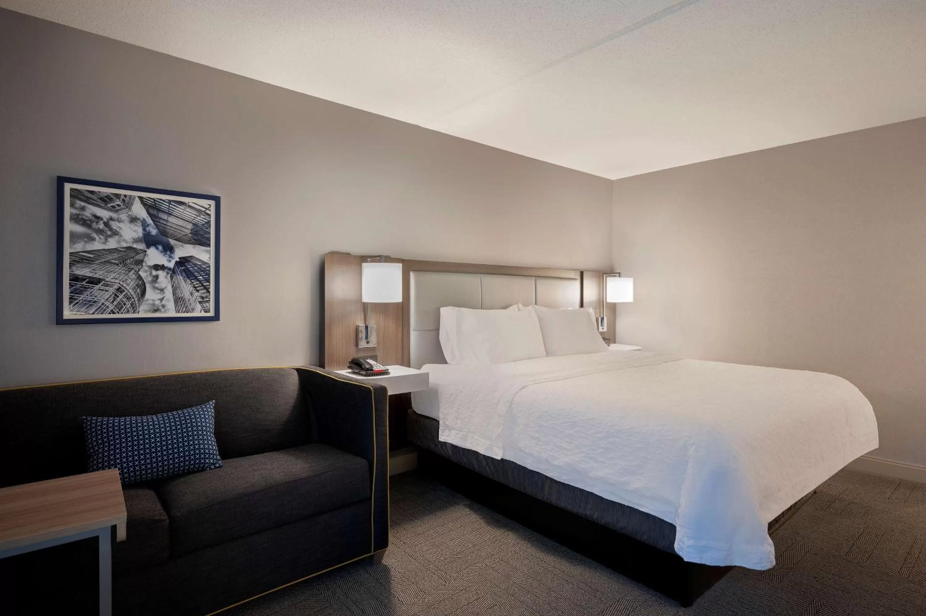 Living room, Bed in Hampton Inn by Hilton Boston/Cambridge