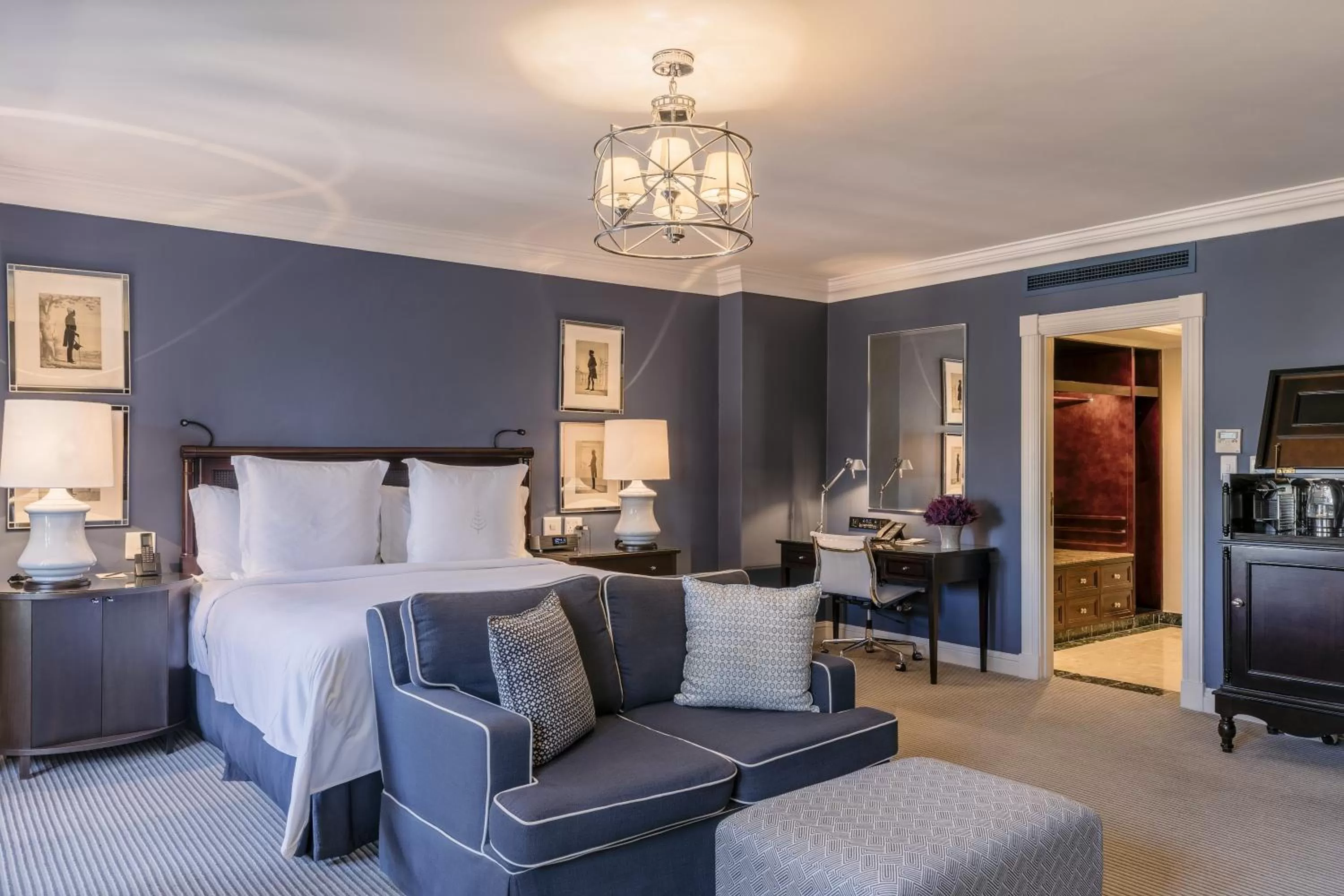 Photo of the whole room, Bed in Four Seasons Hotel The Westcliff