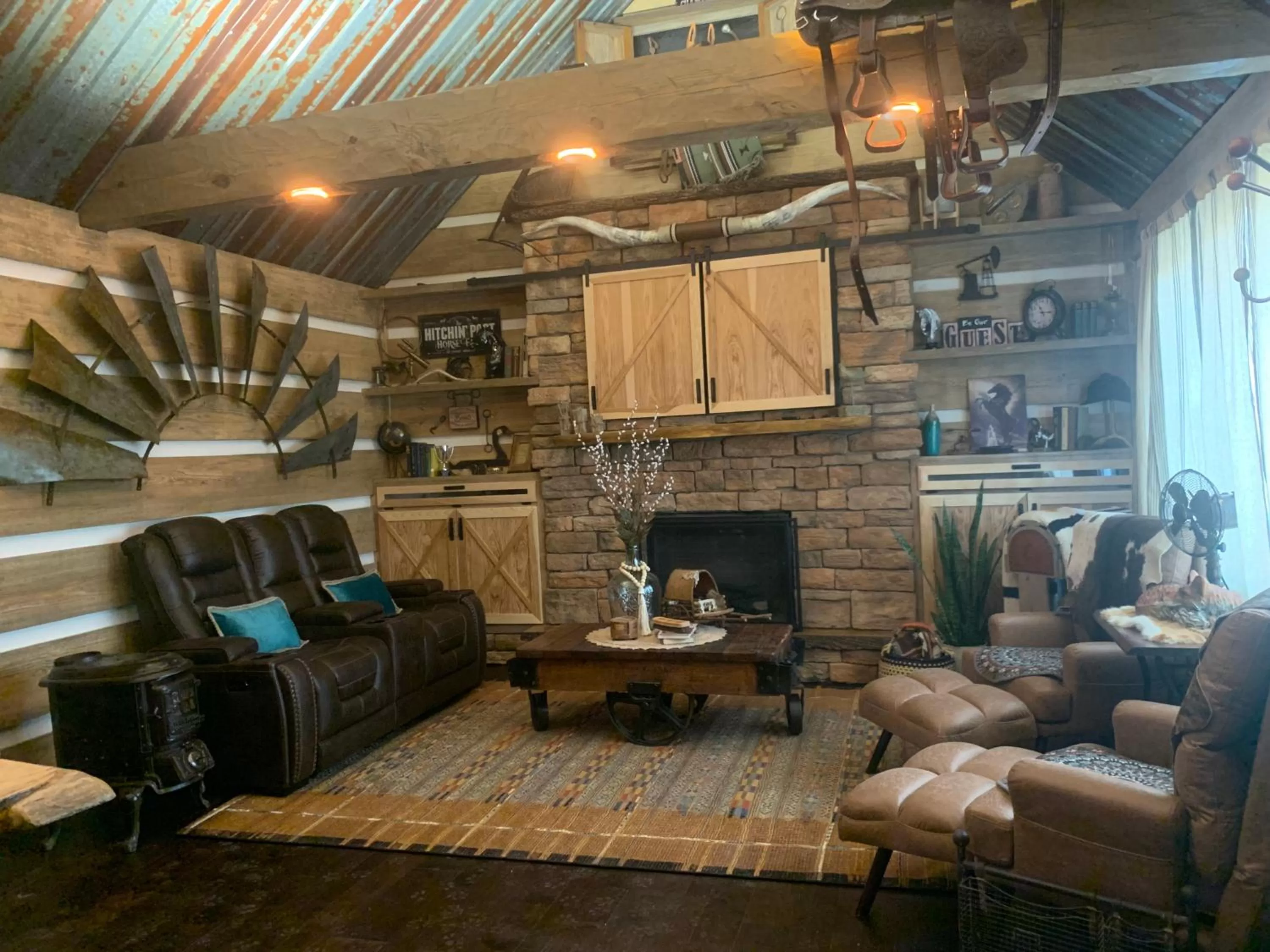 Living room in Fox Pass Cabins