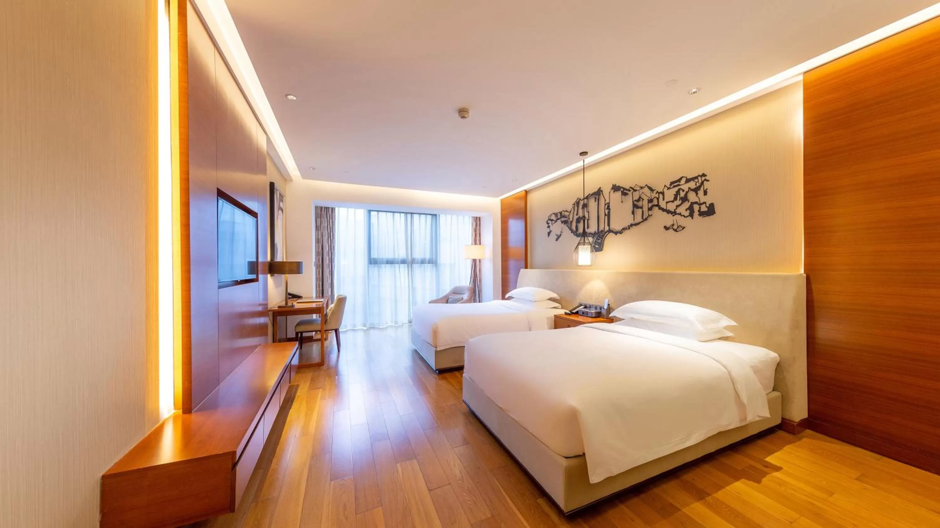 Photo of the whole room, Bed in Holiday Inn Nanjing Xuanwu Lake by IHG
