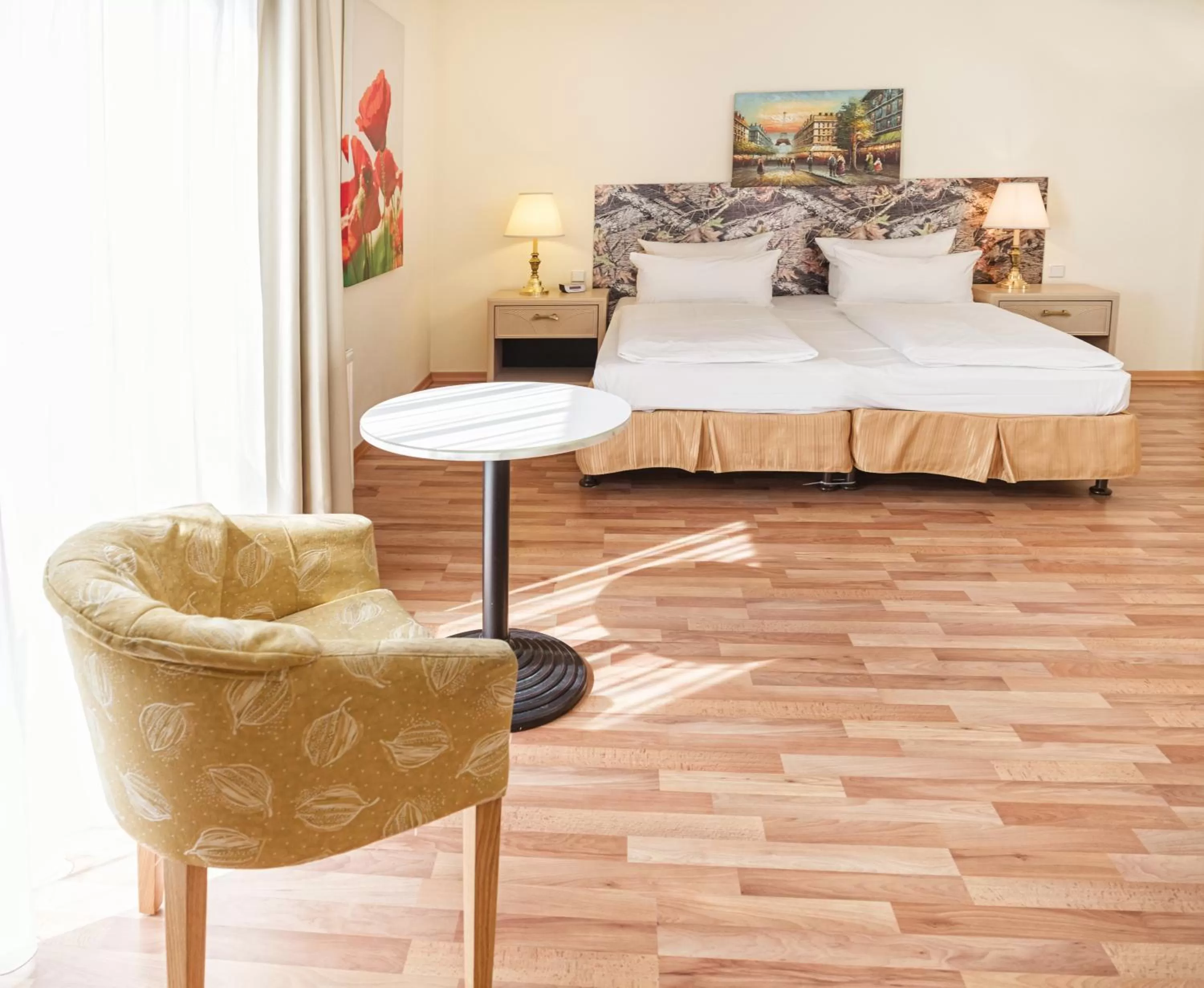 Photo of the whole room, Bed in Hotel am Schloß Köpenick by Golden Tulip