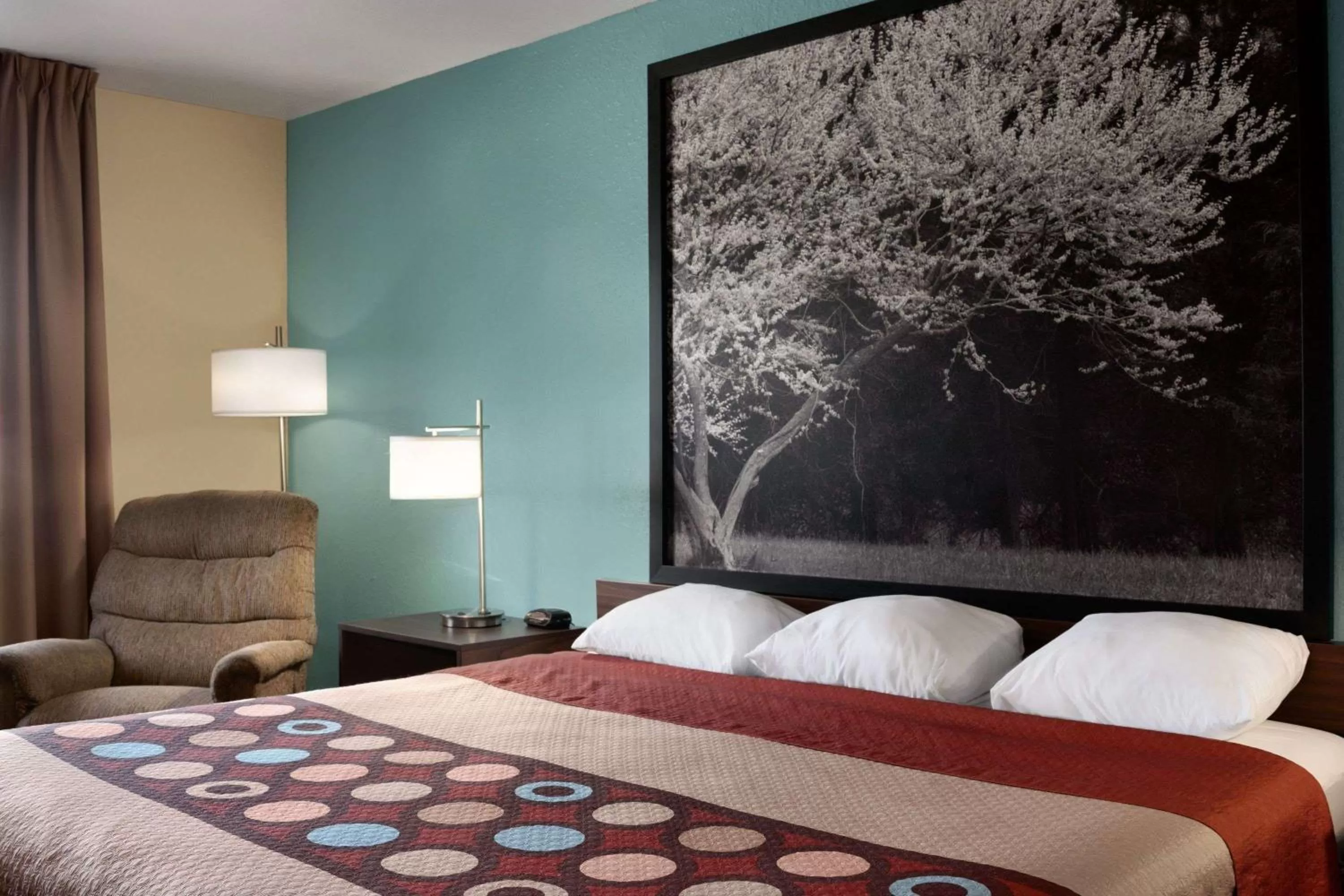 Photo of the whole room, Bed in Super 8 by Wyndham Effingham