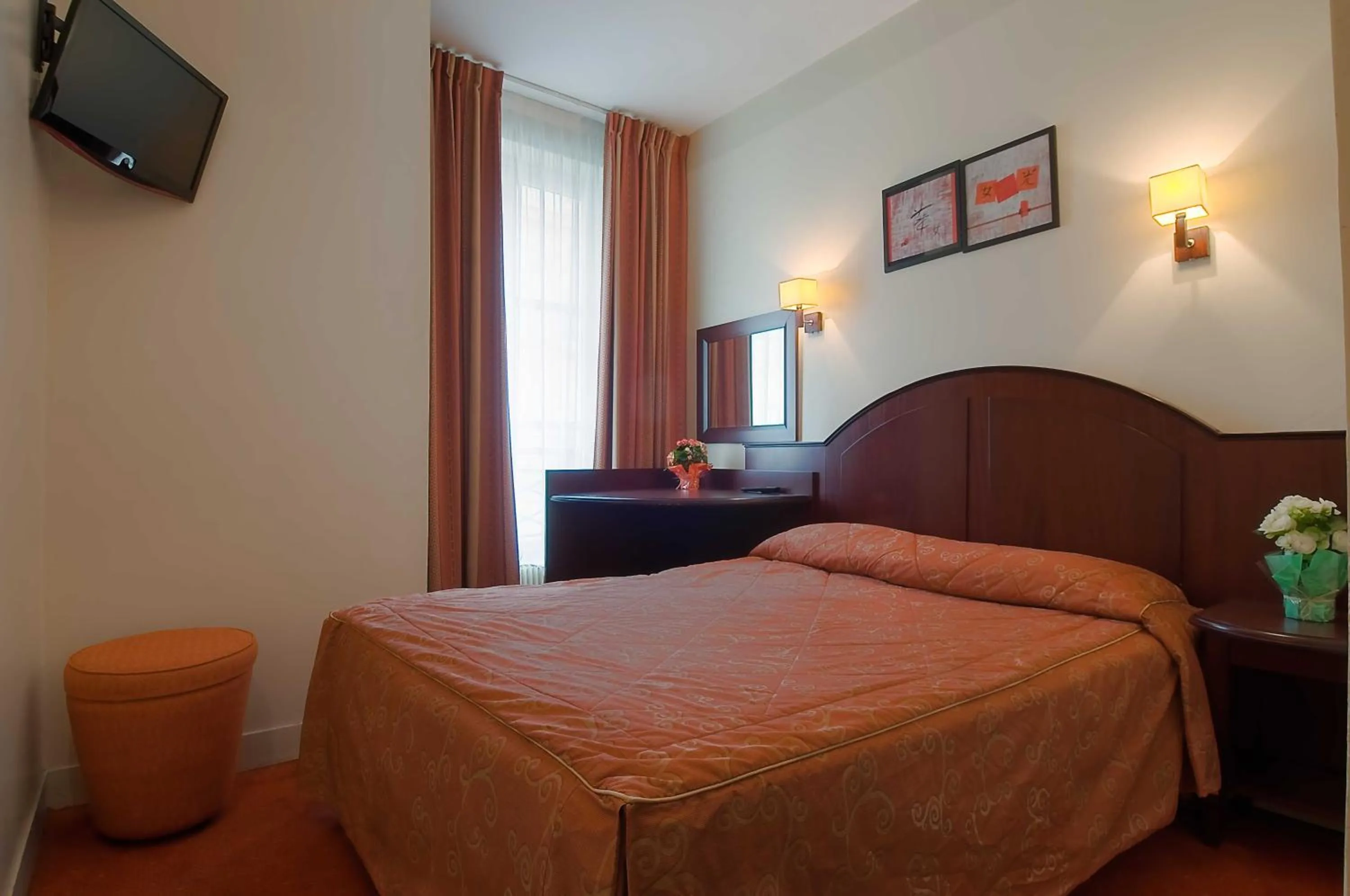 Bed in Hotel Le Faubourg Opera