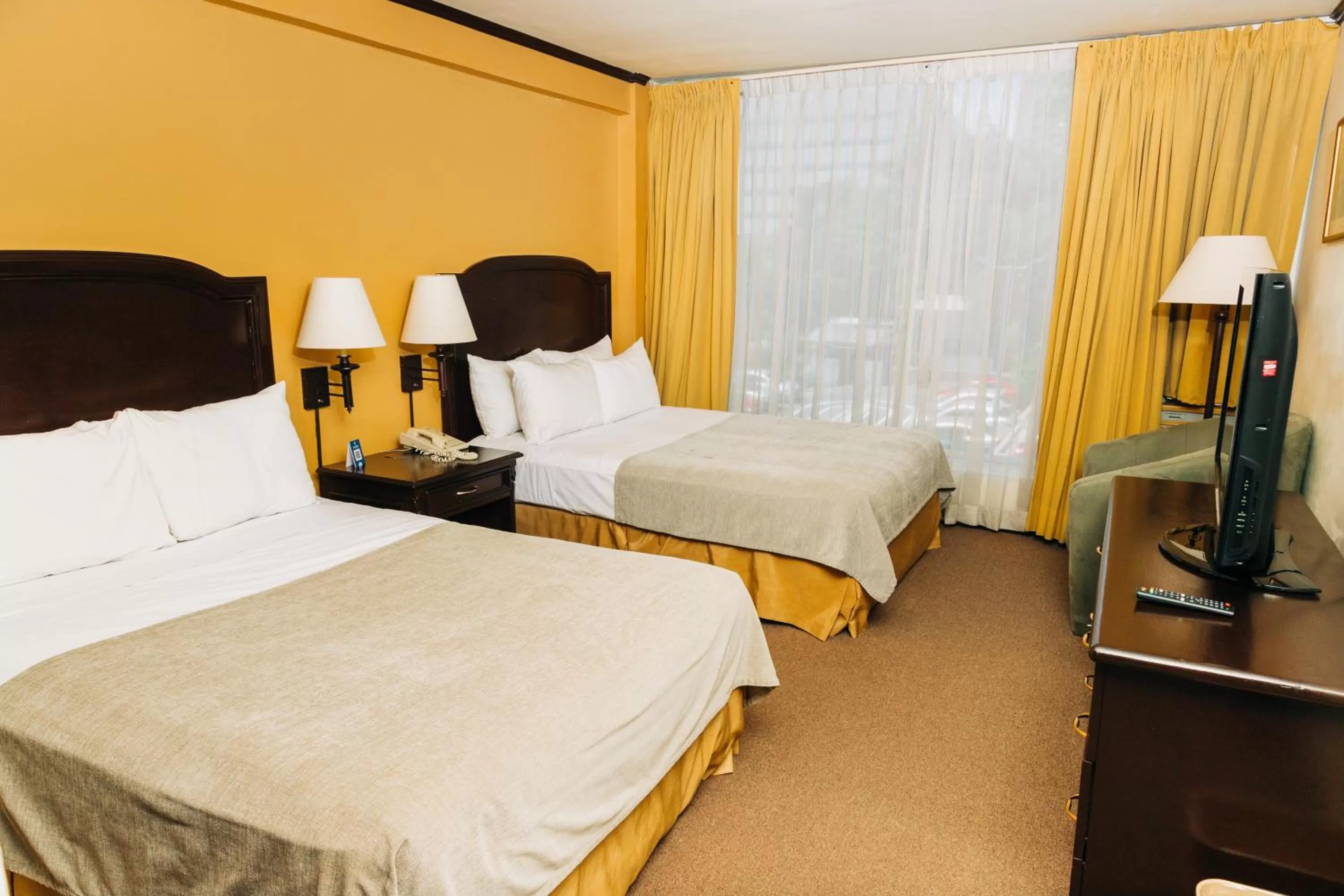 Bedroom, Bed in Plaza Hotel and Suites