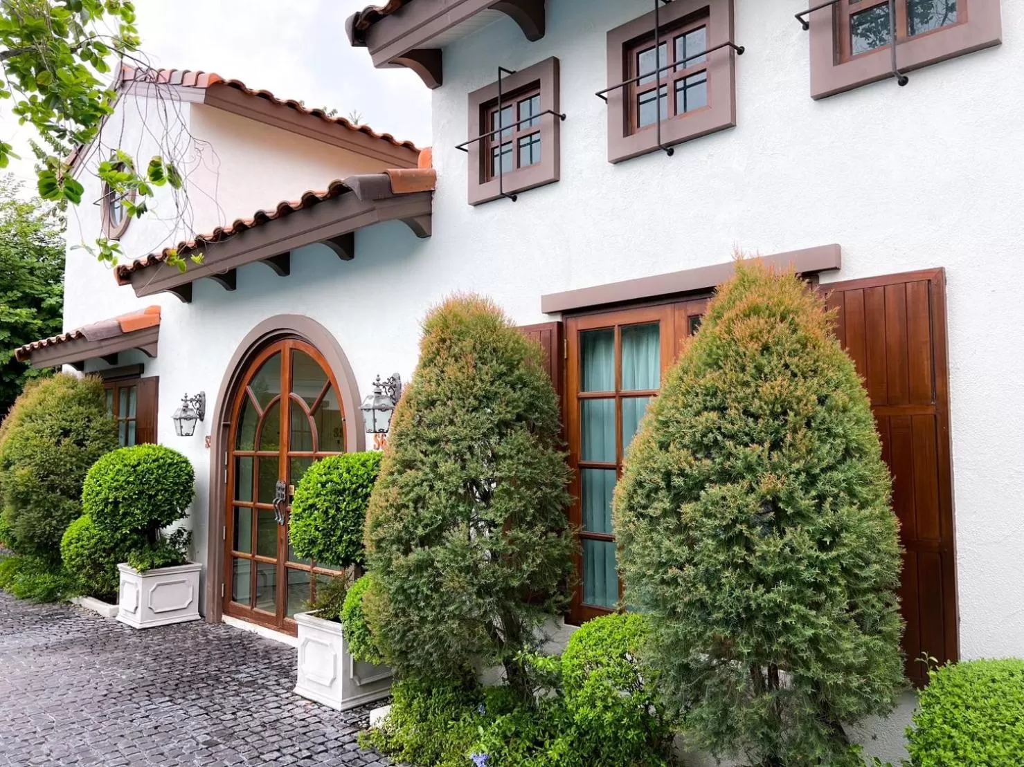 Property building in Villa Seville