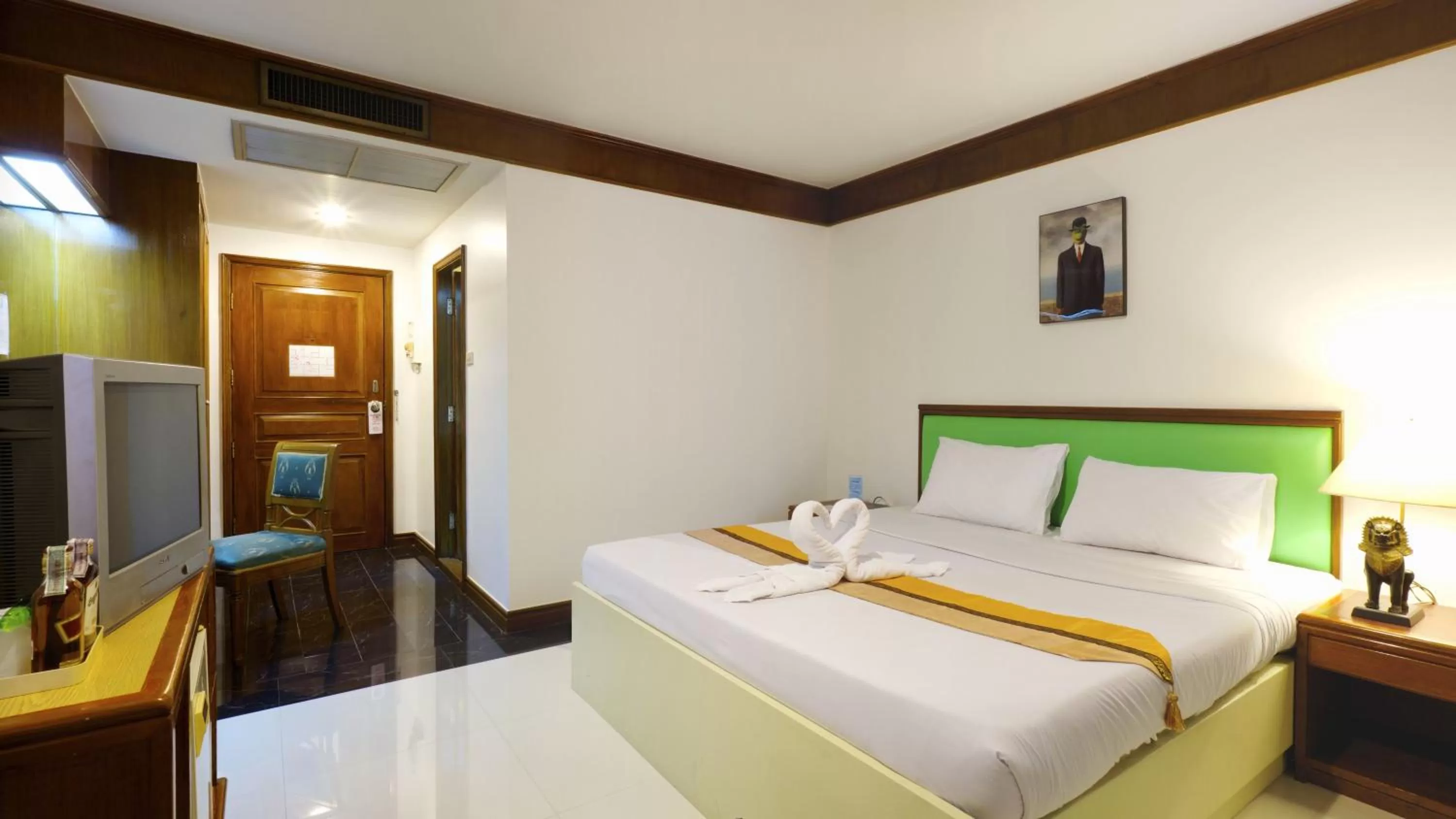 Bed in Silom Avenue Inn