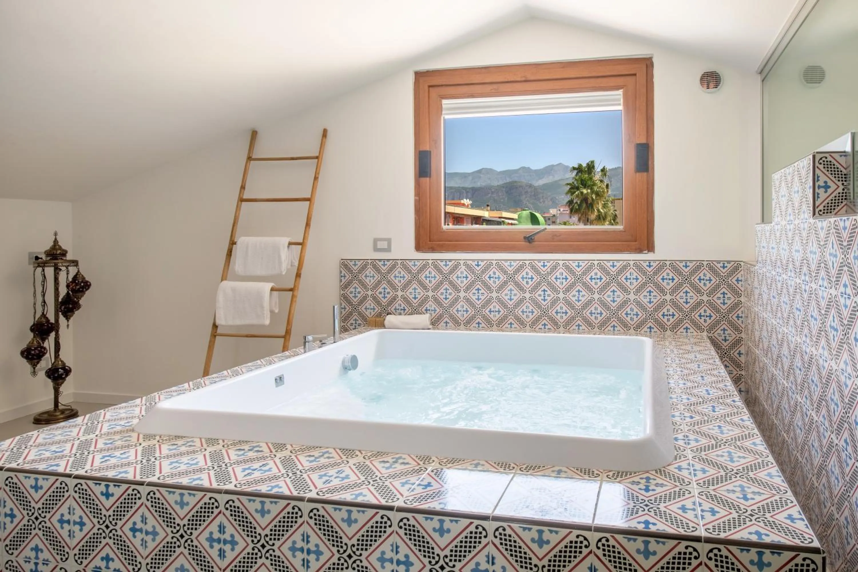 Hot Tub in Hotel Nice