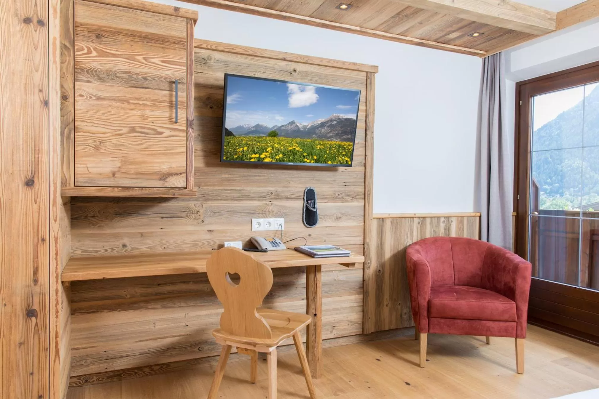 TV and multimedia, TV/Entertainment Center in Hotel Hauserwirt