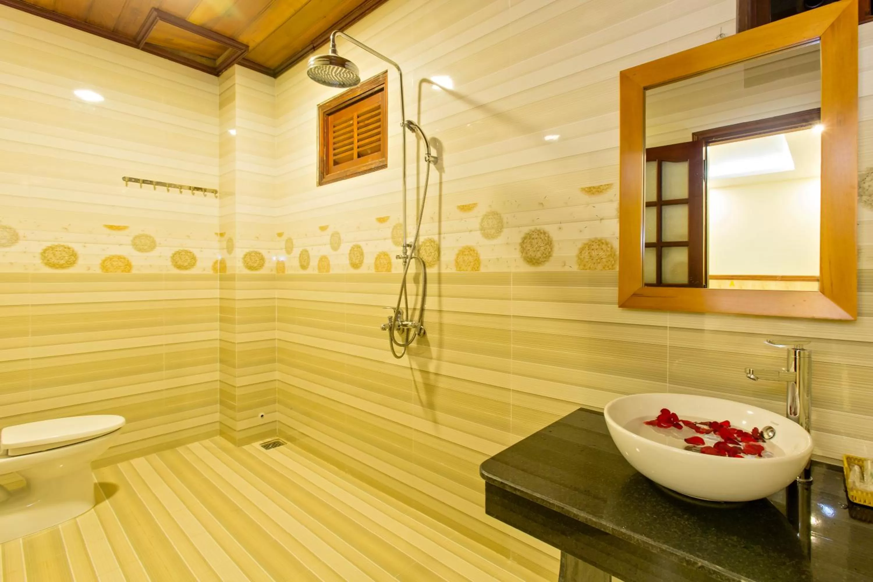 Shower, Bathroom in Qua Cam Tim Homestay