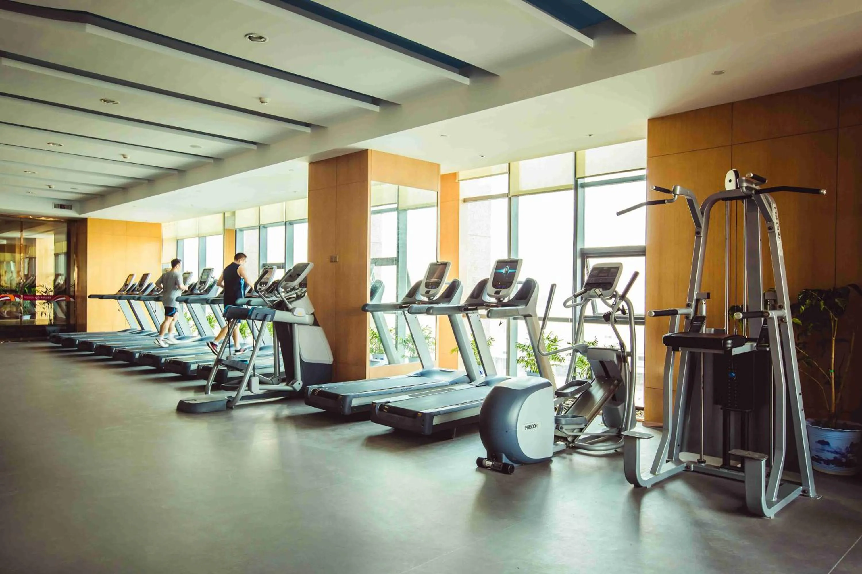 Fitness centre/facilities in WorldHotel Grand Jiaxing Hunan