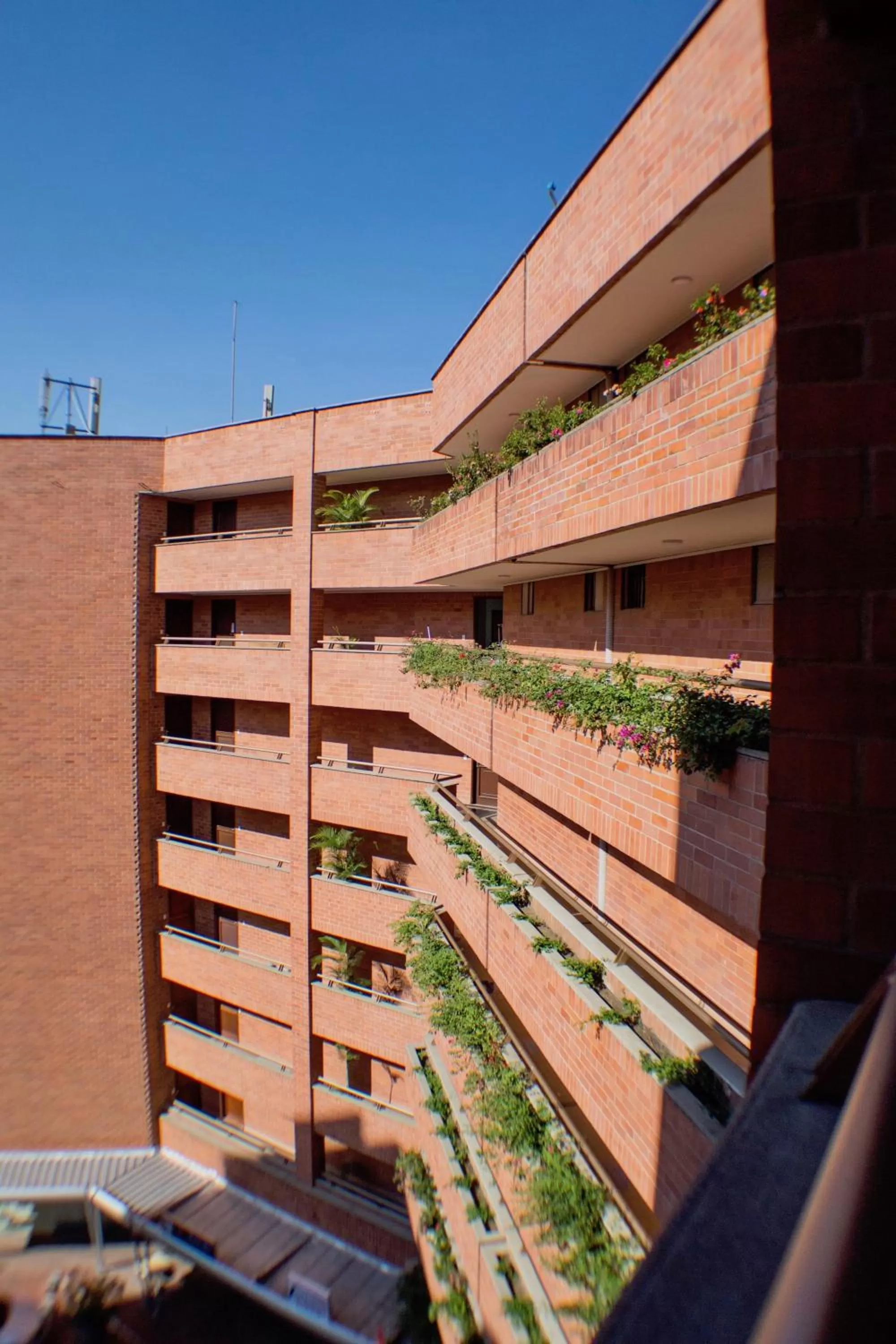 Property building in Portal del Rodeo ApartaHotel - Arkadia Mall