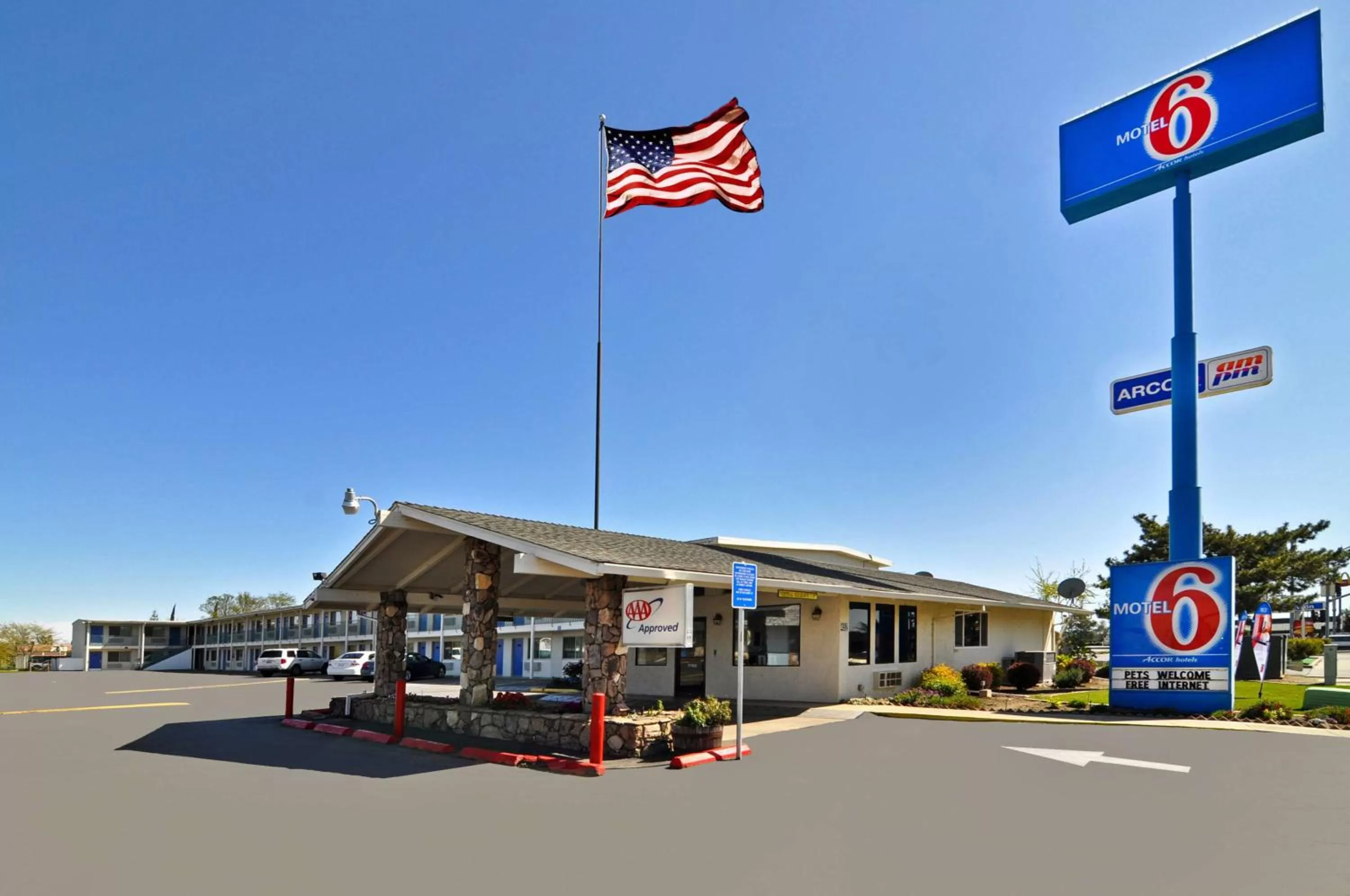 Property building in Motel 6-Willows, CA