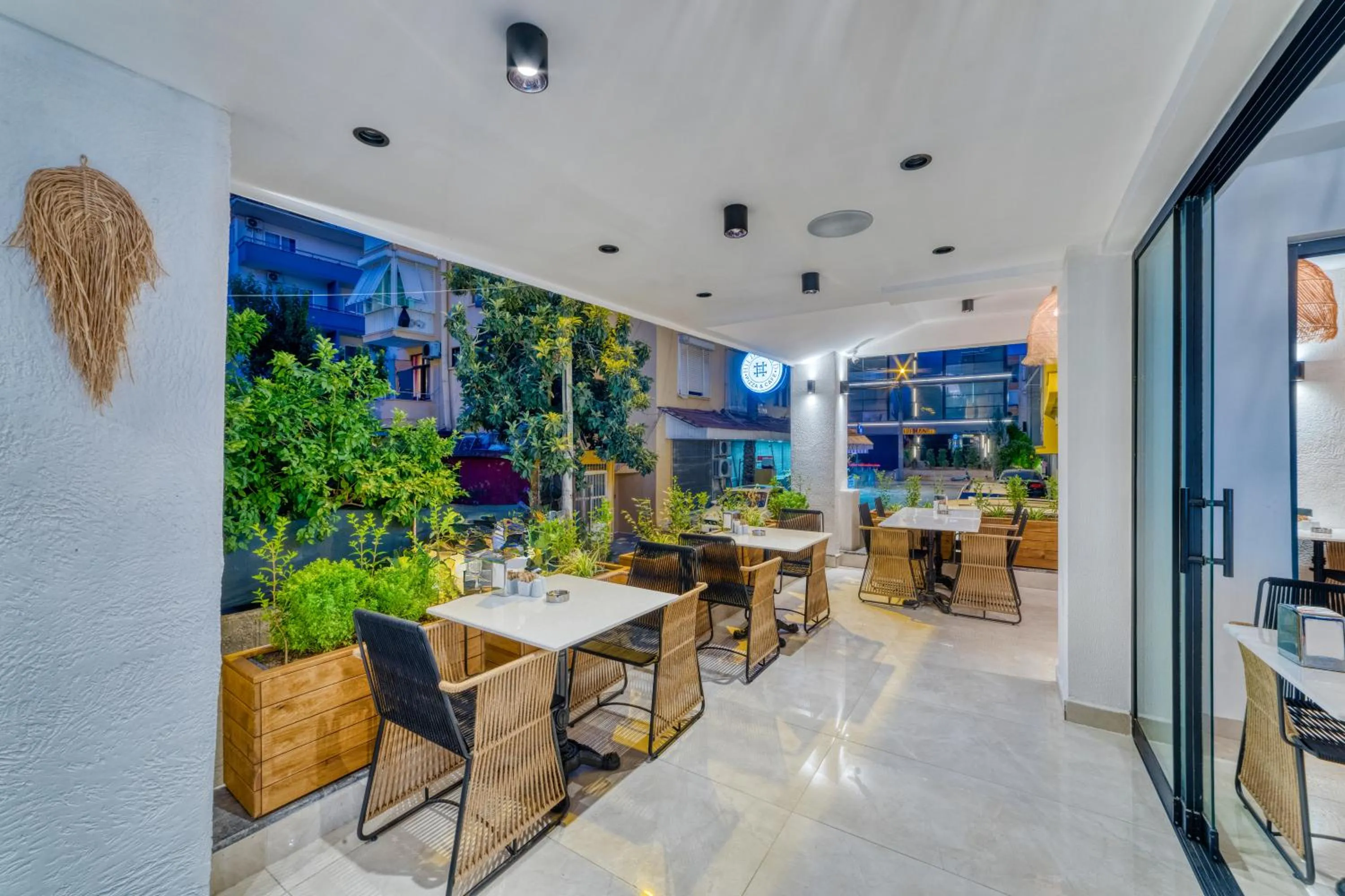 Restaurant/places to eat in Hildegard Hotel