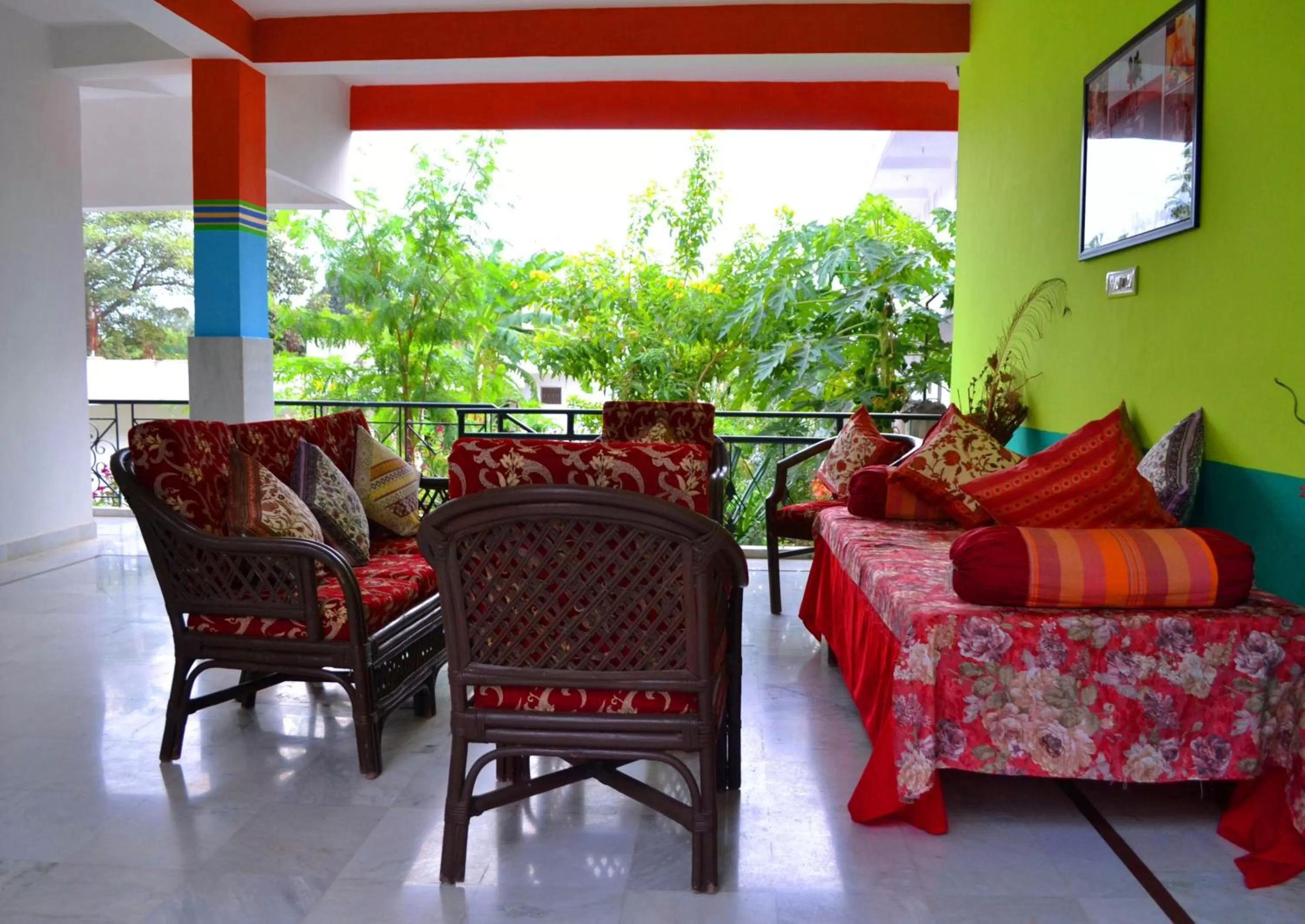 Communal lounge/ TV room in Hotel Harmony