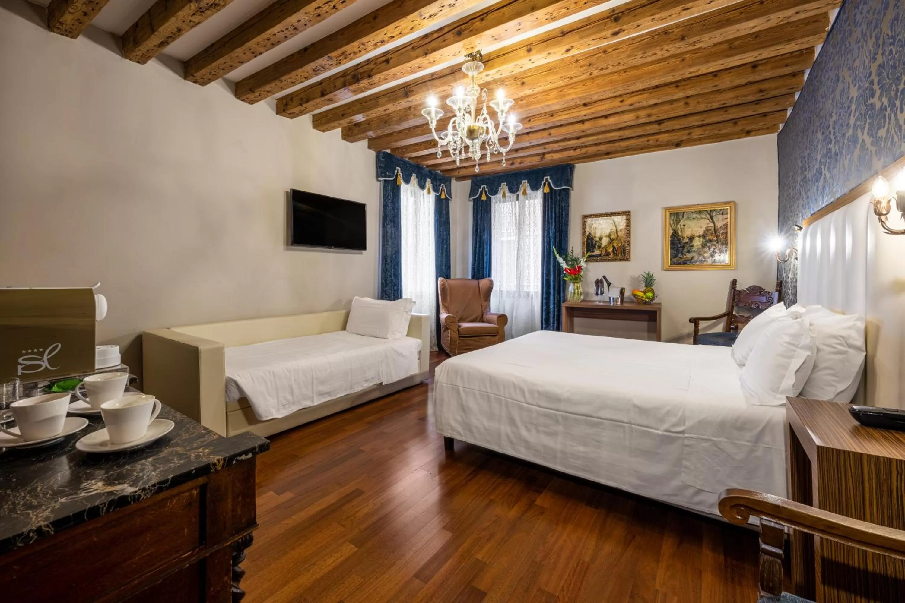 Bedroom, Bed in Palazzo San Lorenzo