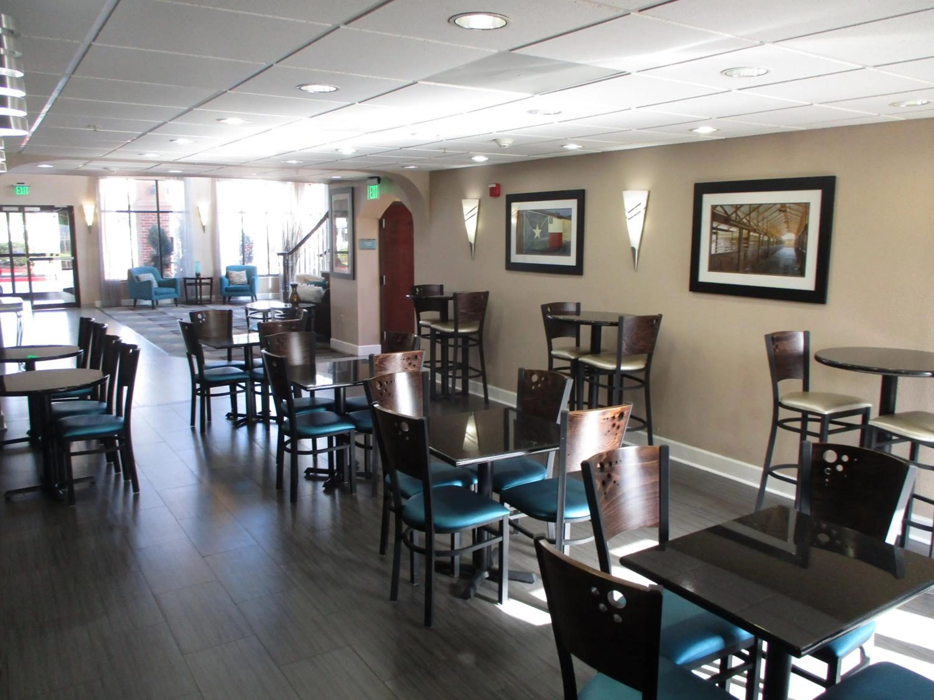 Breakfast in Days Inn & Suites by Wyndham Sam Houston Tollway