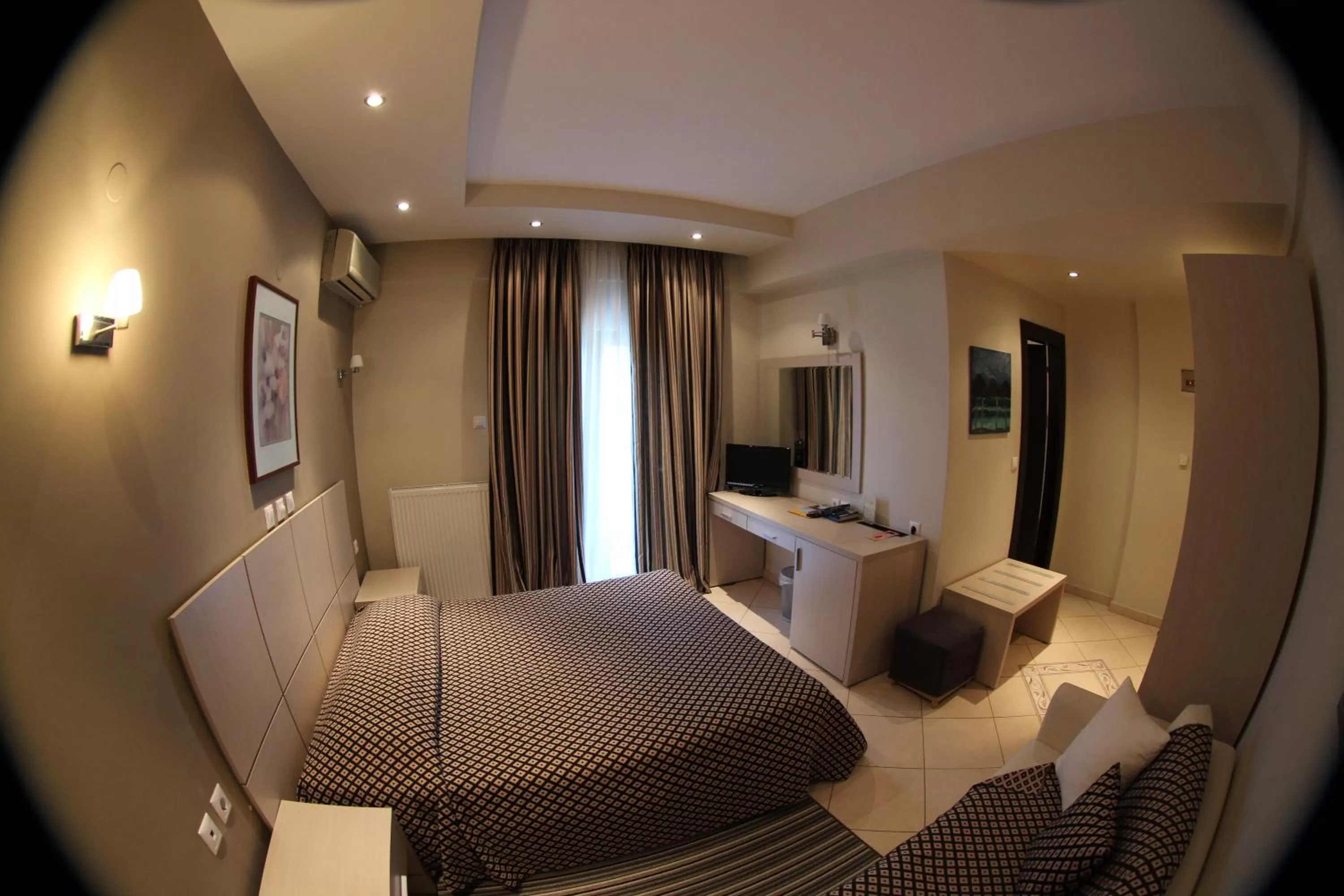 Photo of the whole room, Bed in Four Seasons Hotel