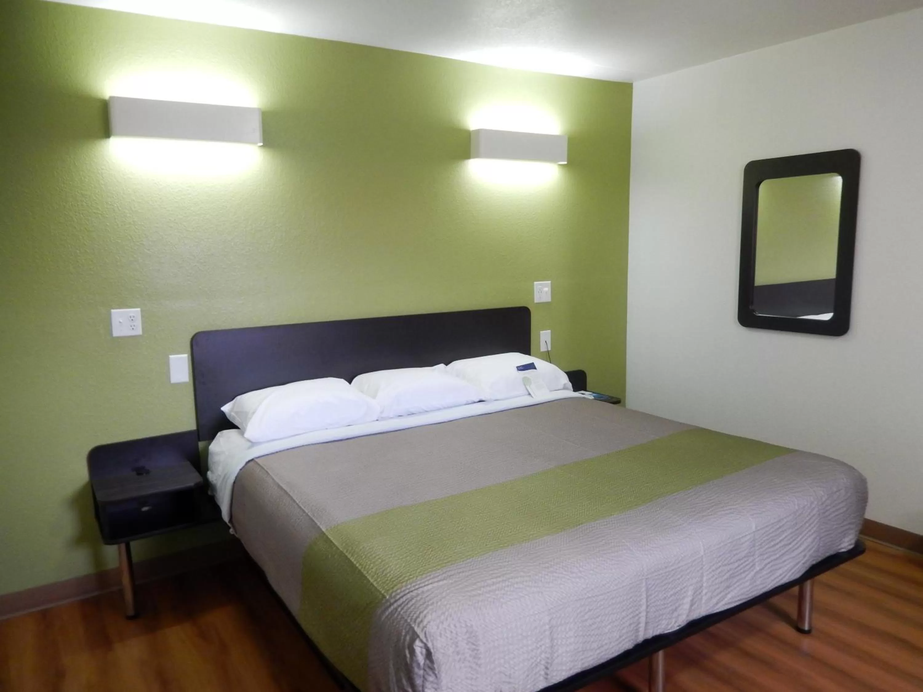 Bedroom, Bed in Motel 6-Childress, TX