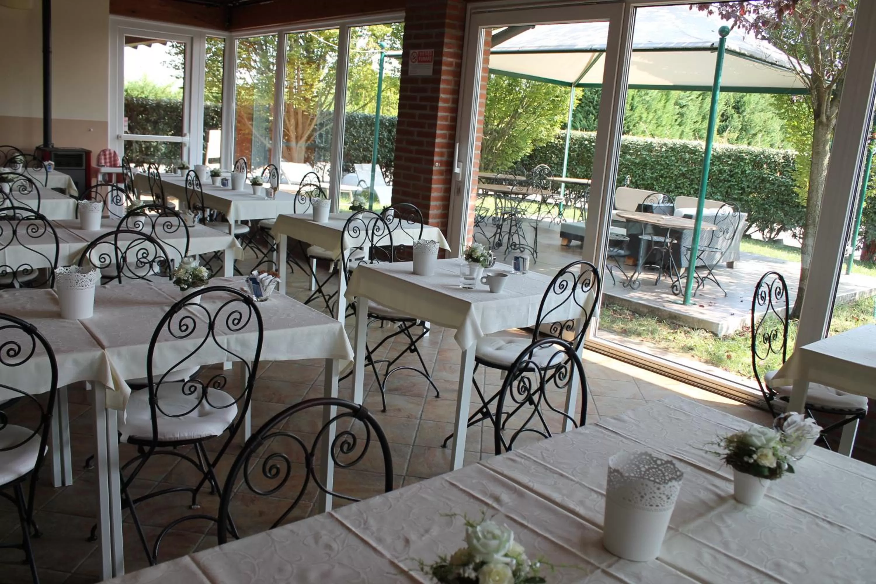 Restaurant/places to eat in Hotel Don Carlo