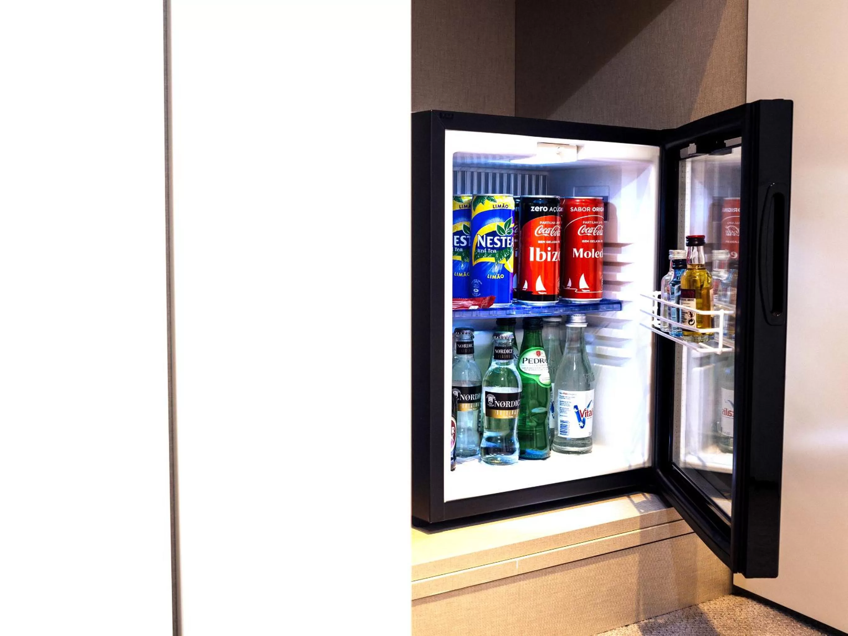 Drinks in Dear Lisbon - Gallery House