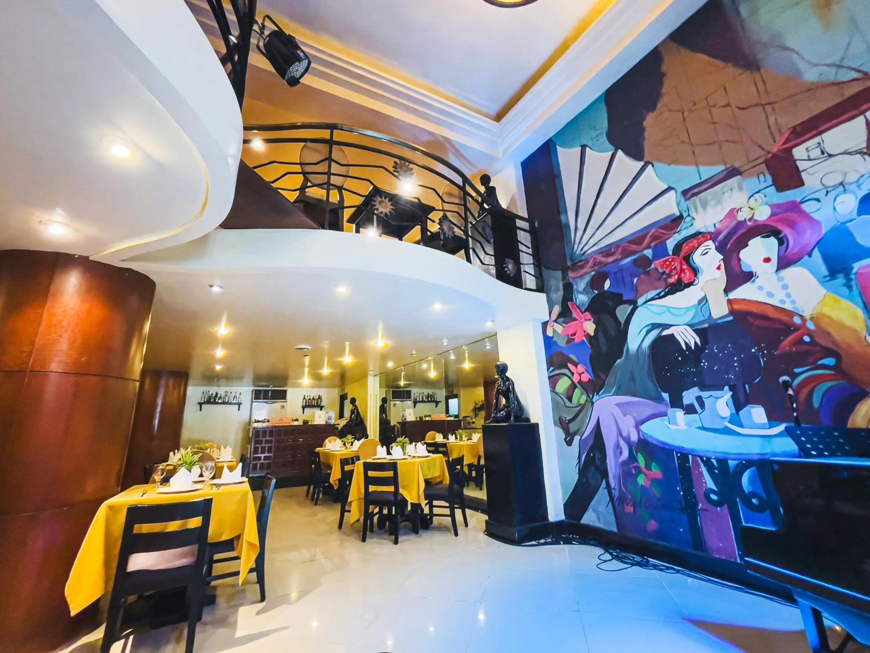 Restaurant/places to eat in Miramar Hotel