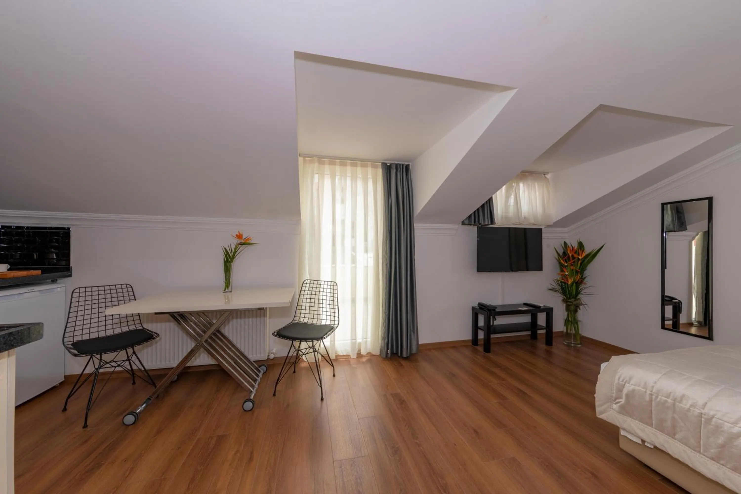 Photo of the whole room in Joy Suites