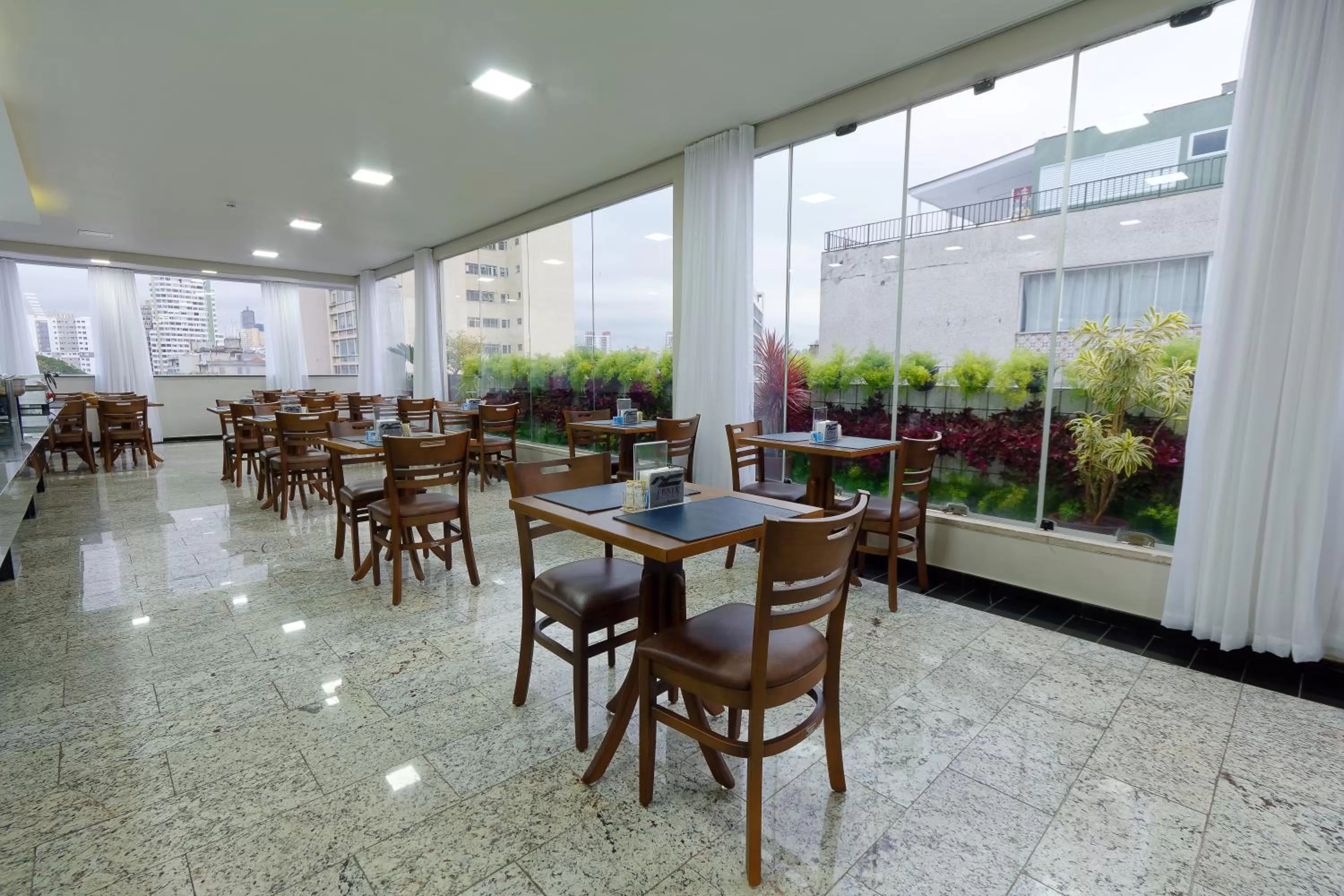 Restaurant/places to eat in Fênix Hotel Bom Retiro
