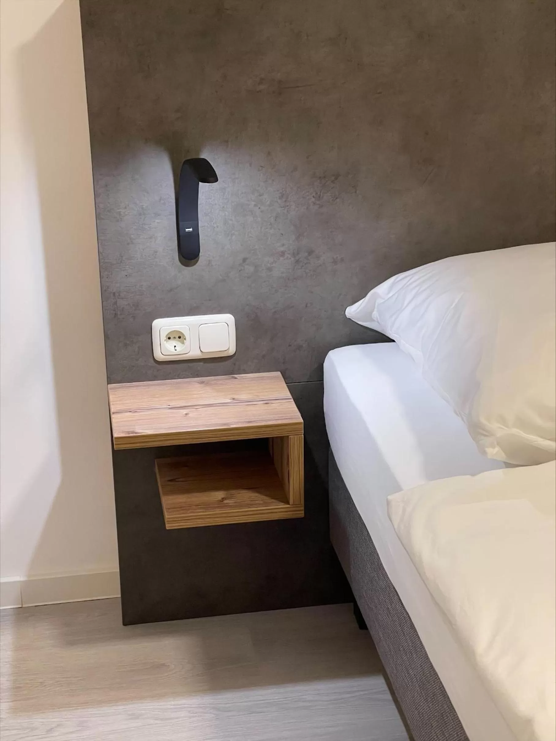 Bedroom, Bed in Hotel Mintarder Wasserbahnhof