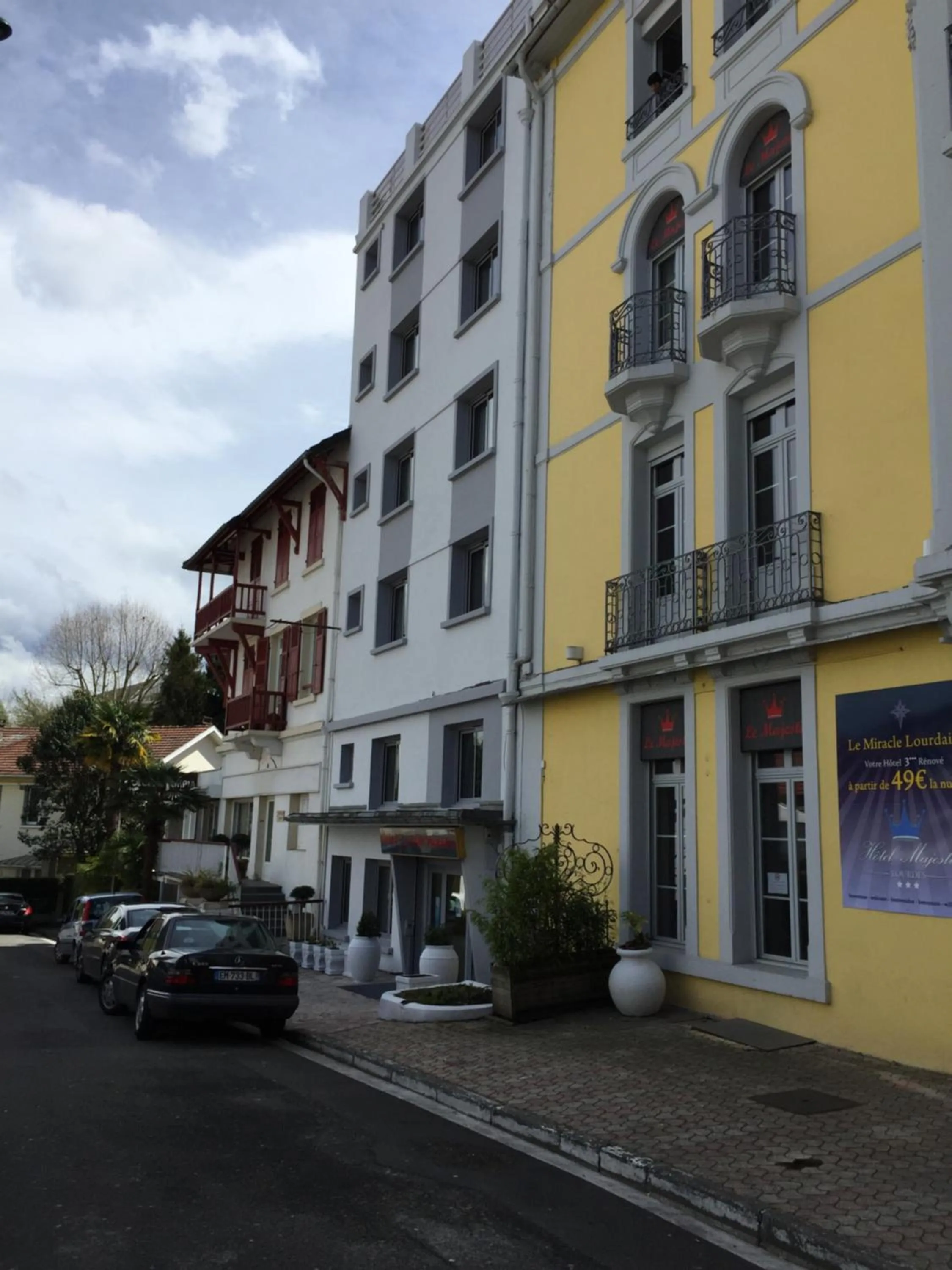 Property building in Le Petit Majestic