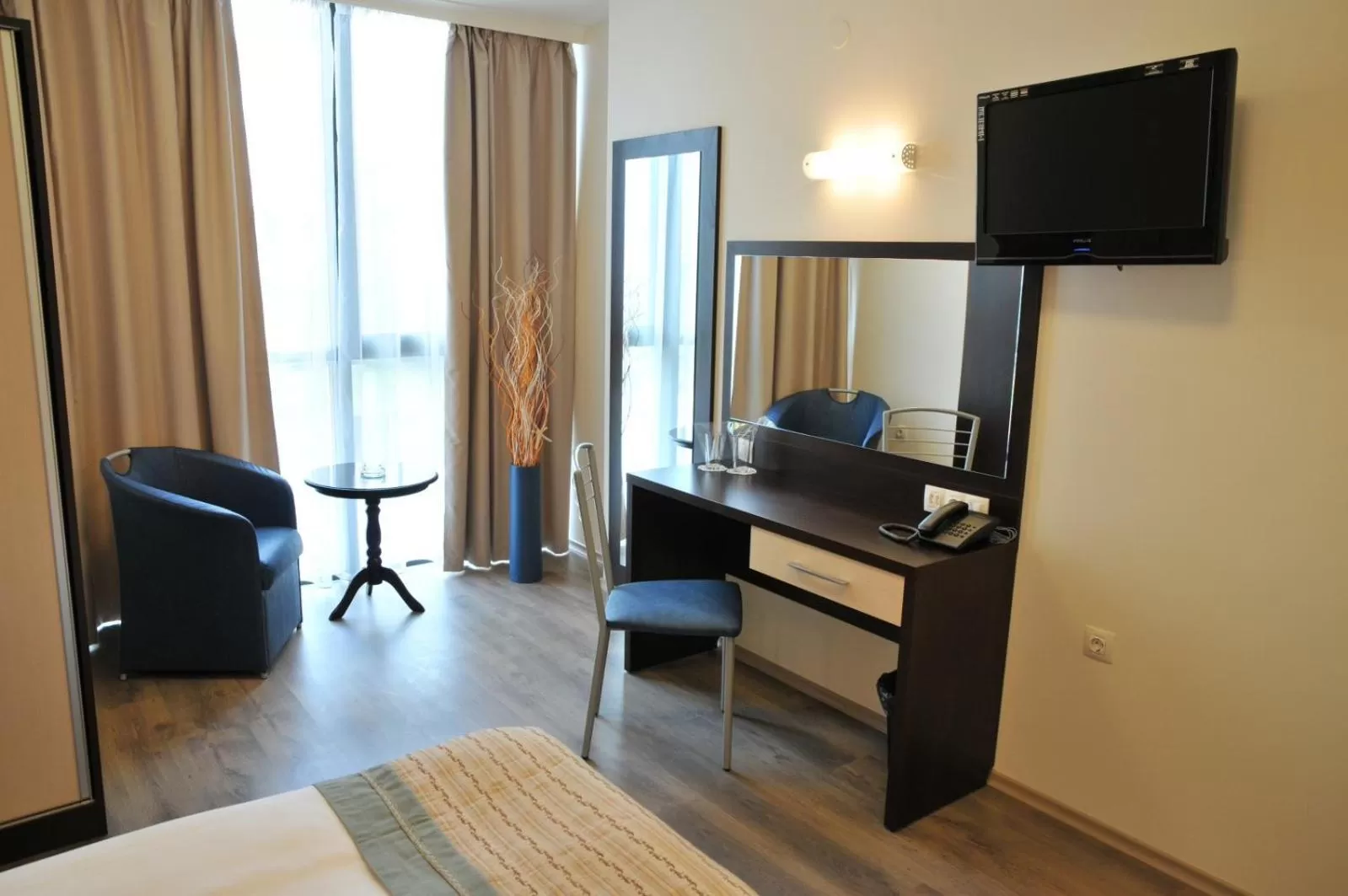 TV/Entertainment Center in Hotel Burgas Free University