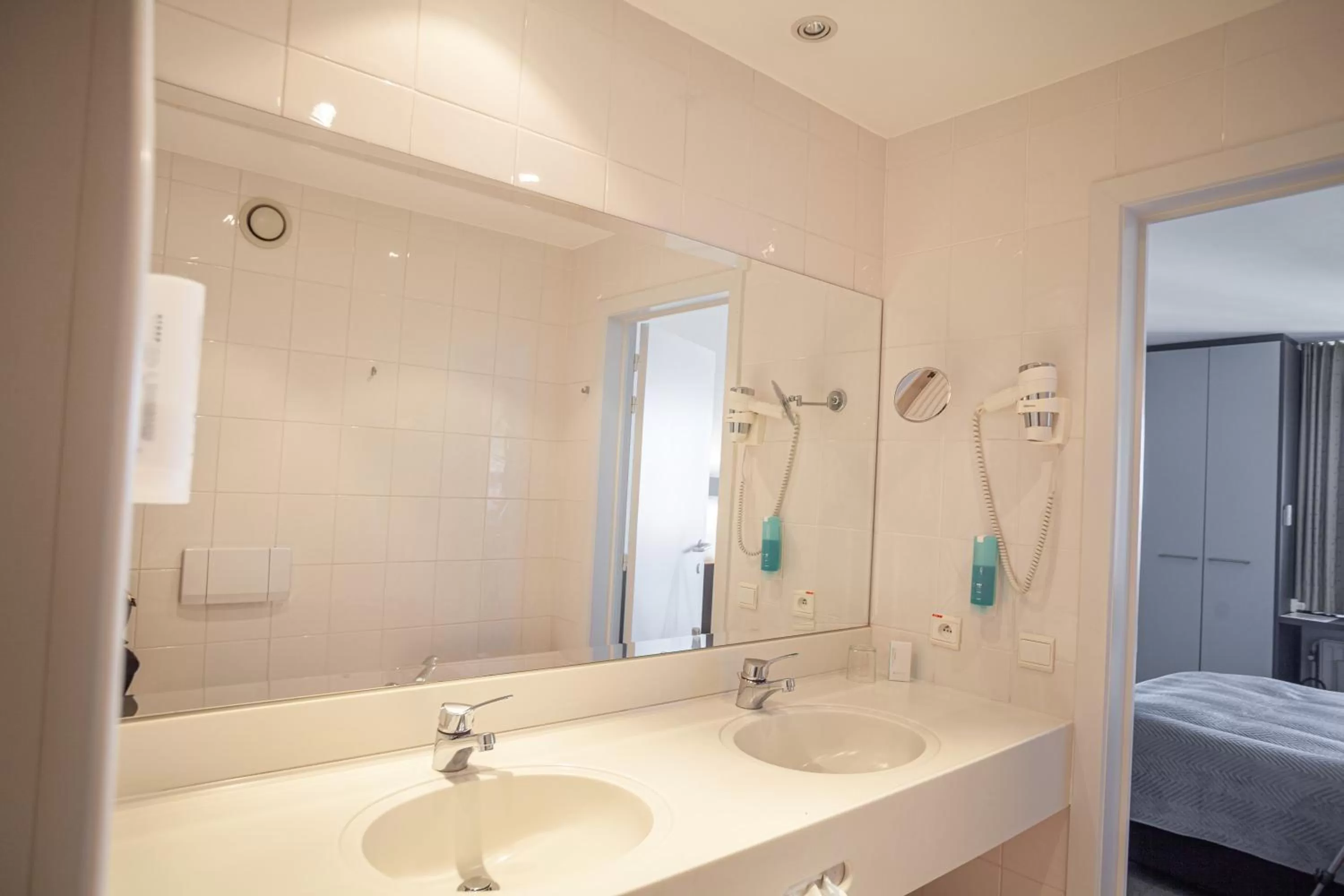 Bathroom in Hotel Monaco Zeebrugge Beach by Rikas Hotels