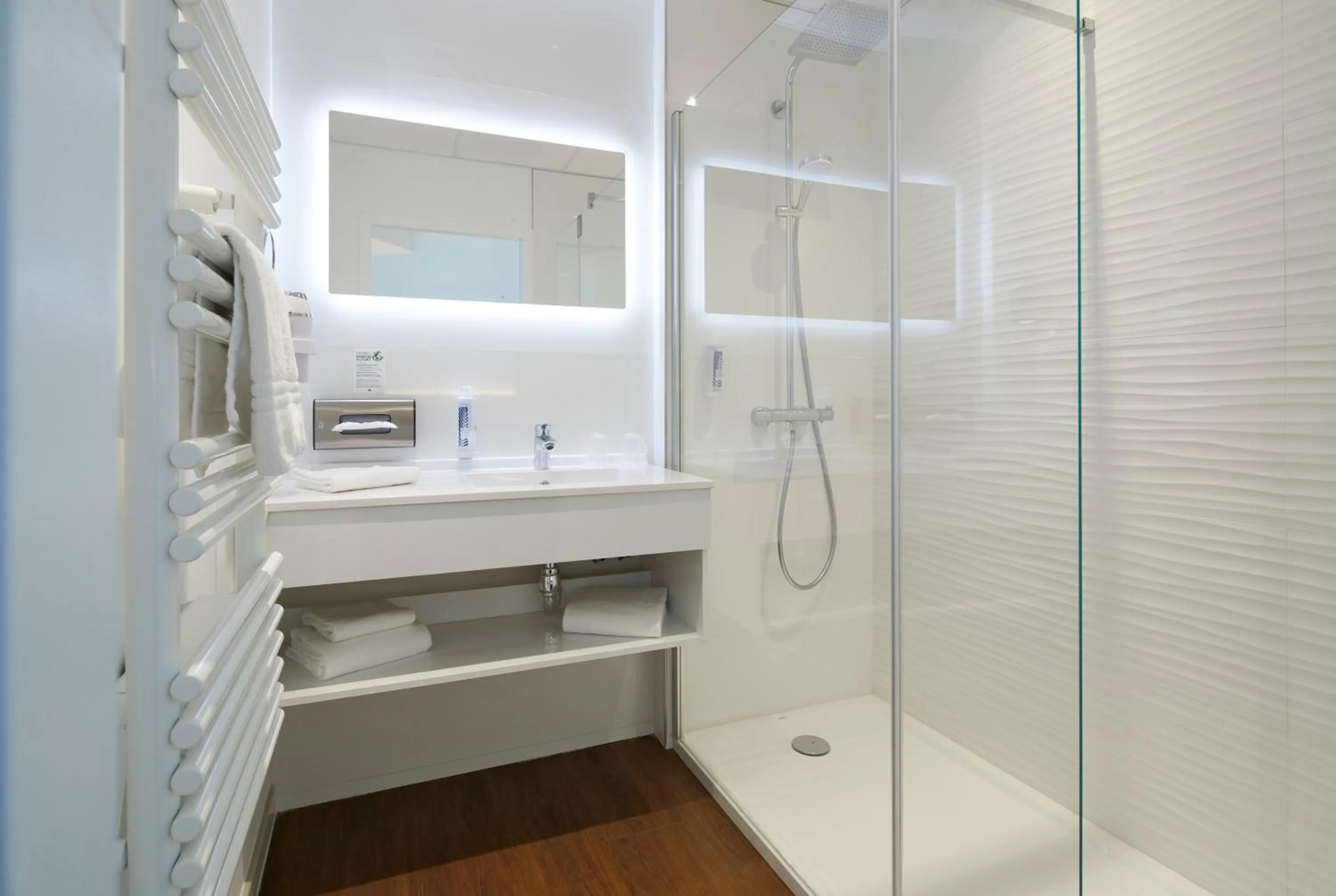 Bathroom in Westotel Pornic Côte de Jade