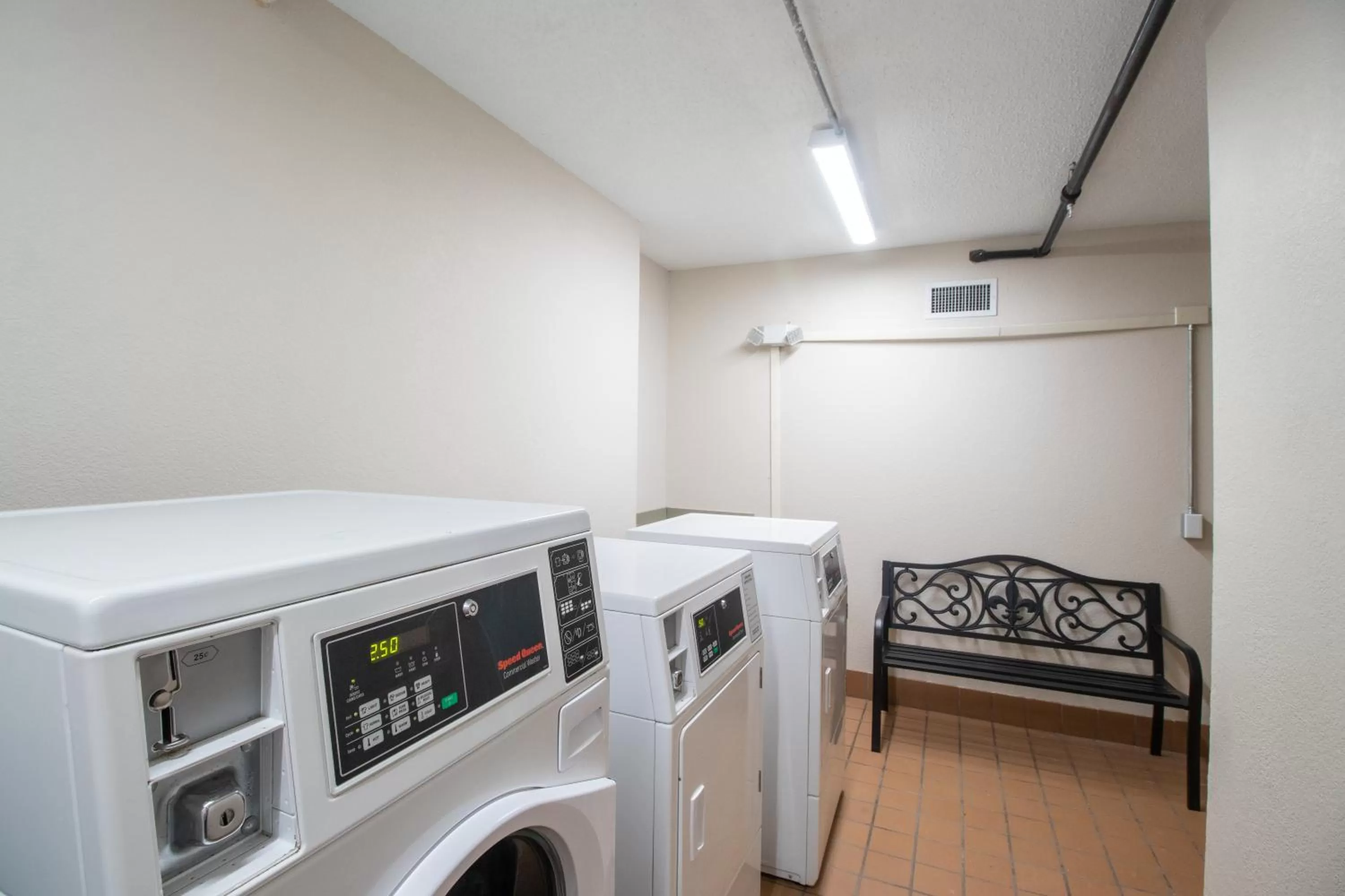 laundry in Econo Lodge Inn & Suites Foley-North Gulf Shores