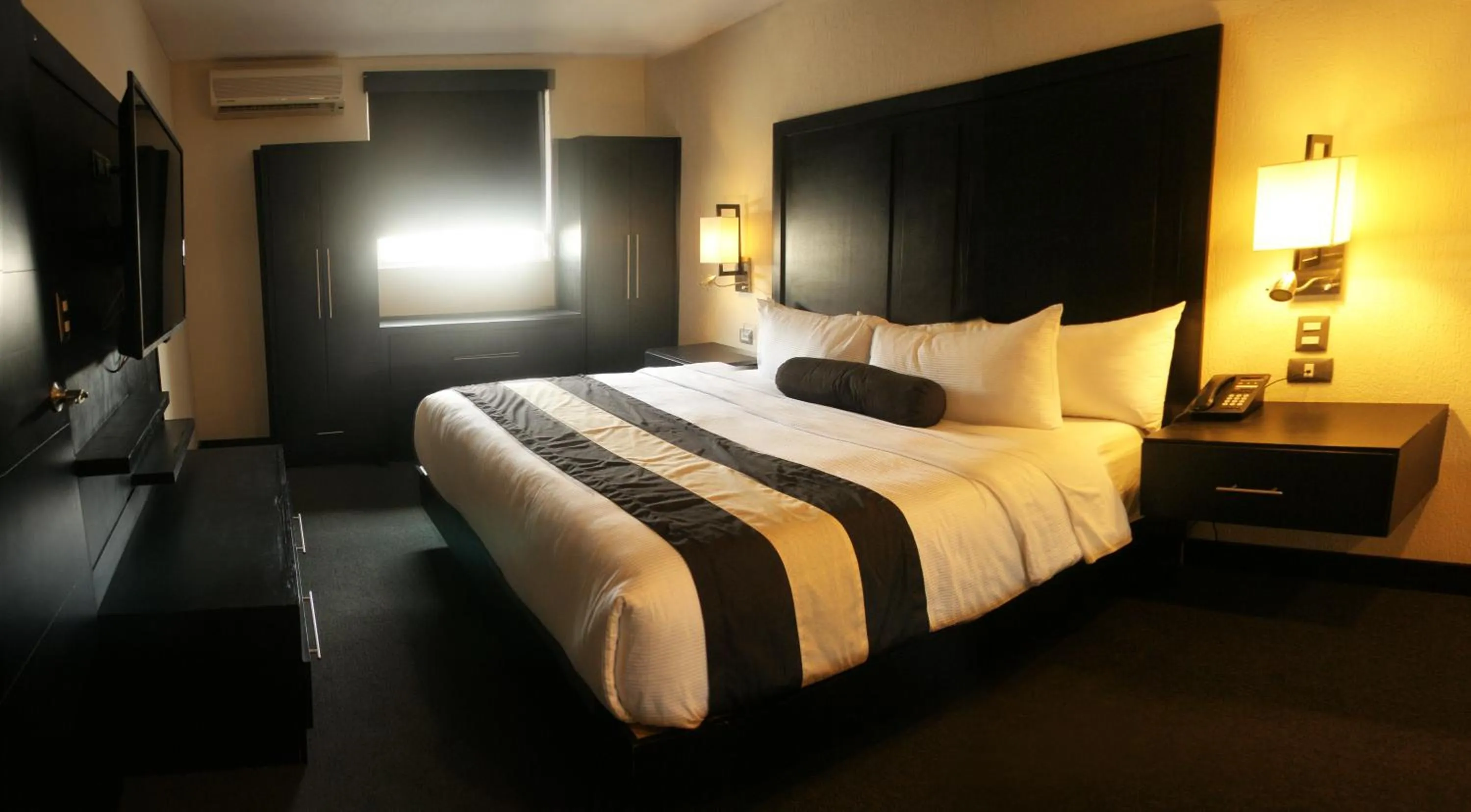 Photo of the whole room, Bed in Hotel El Camino Inn & Suites