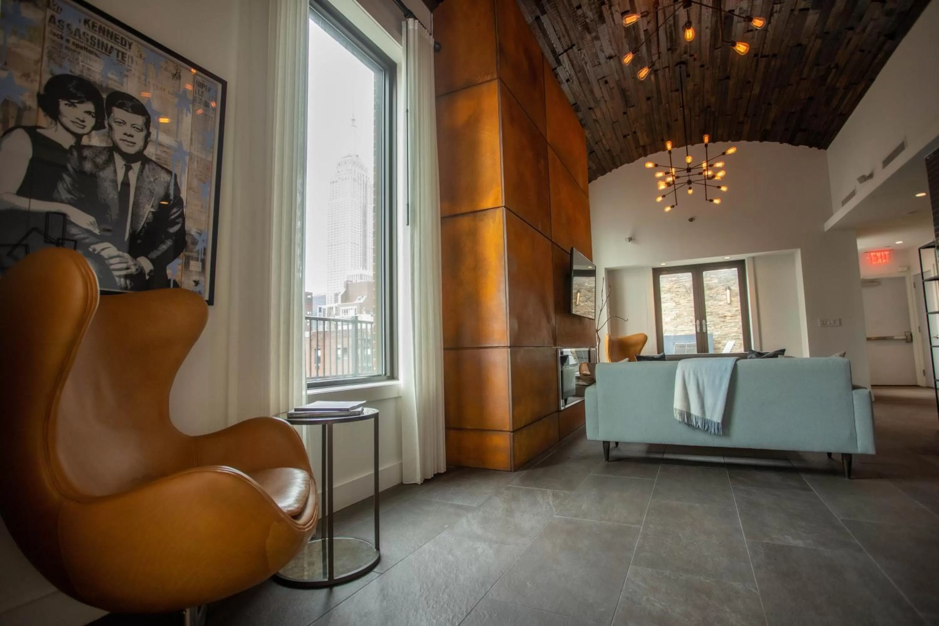 Living room in Lexington Plaza Hotel