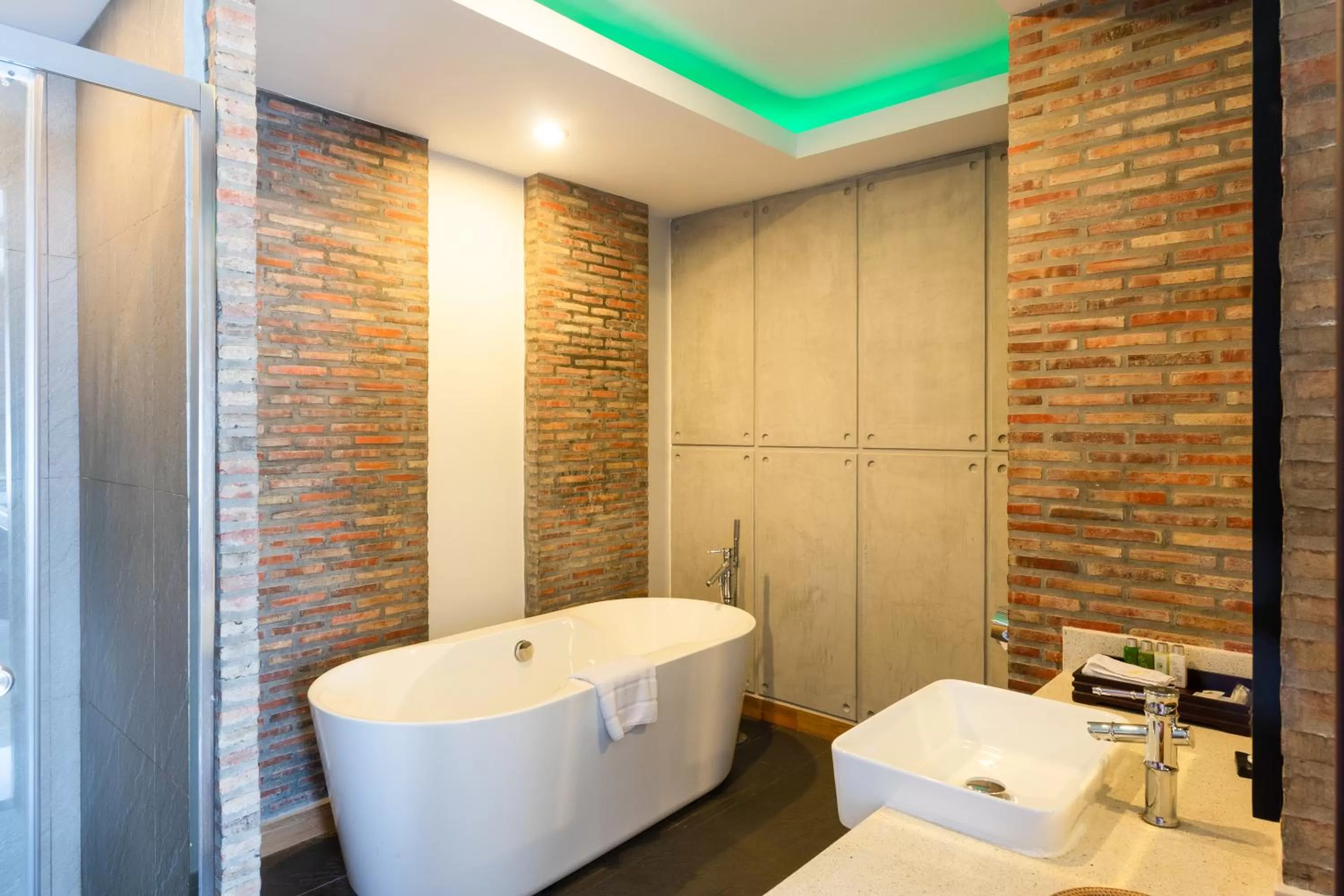 Bathroom in Sovanna Hotel