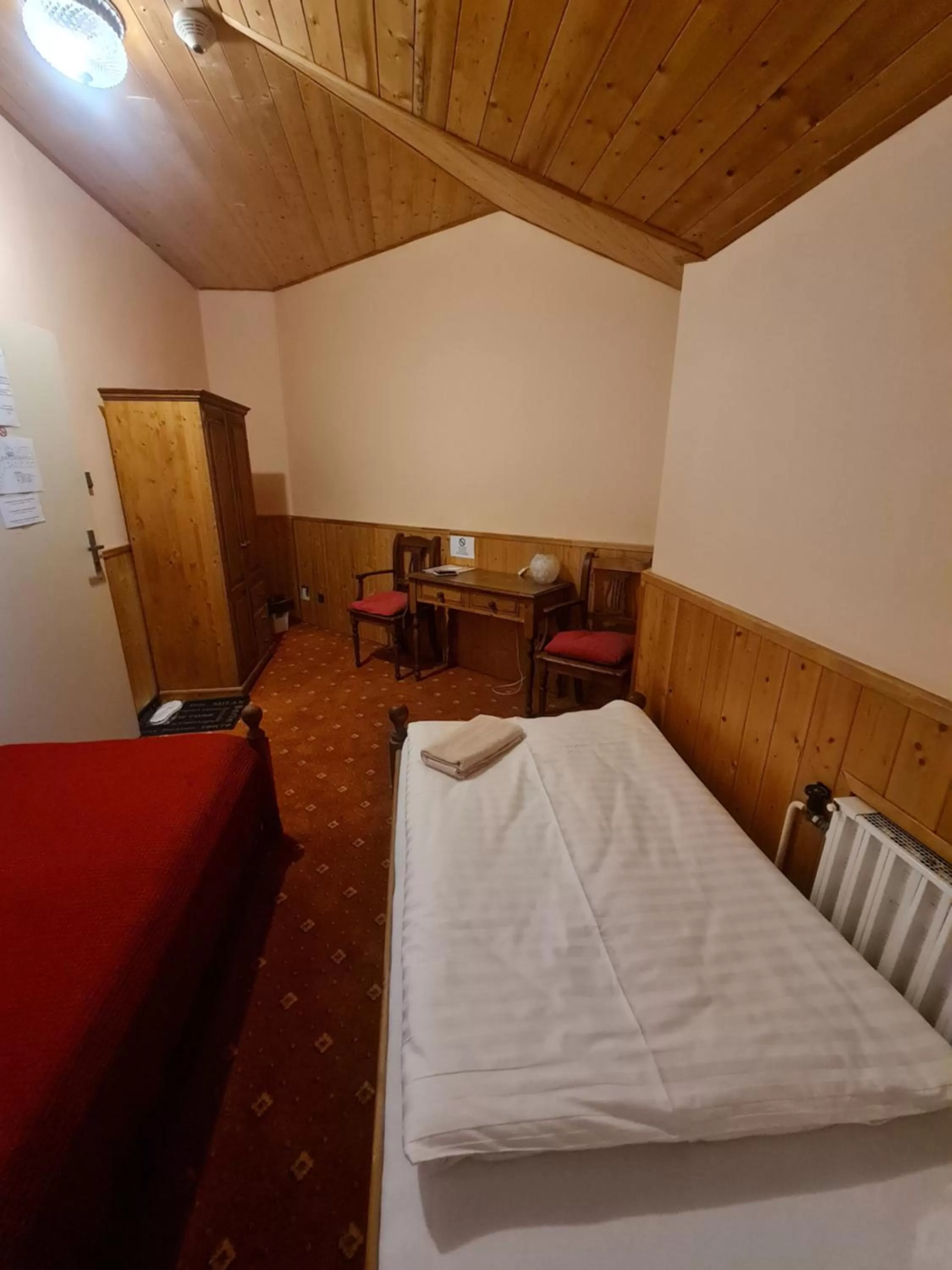 Bed in garni Hotel ASAS***