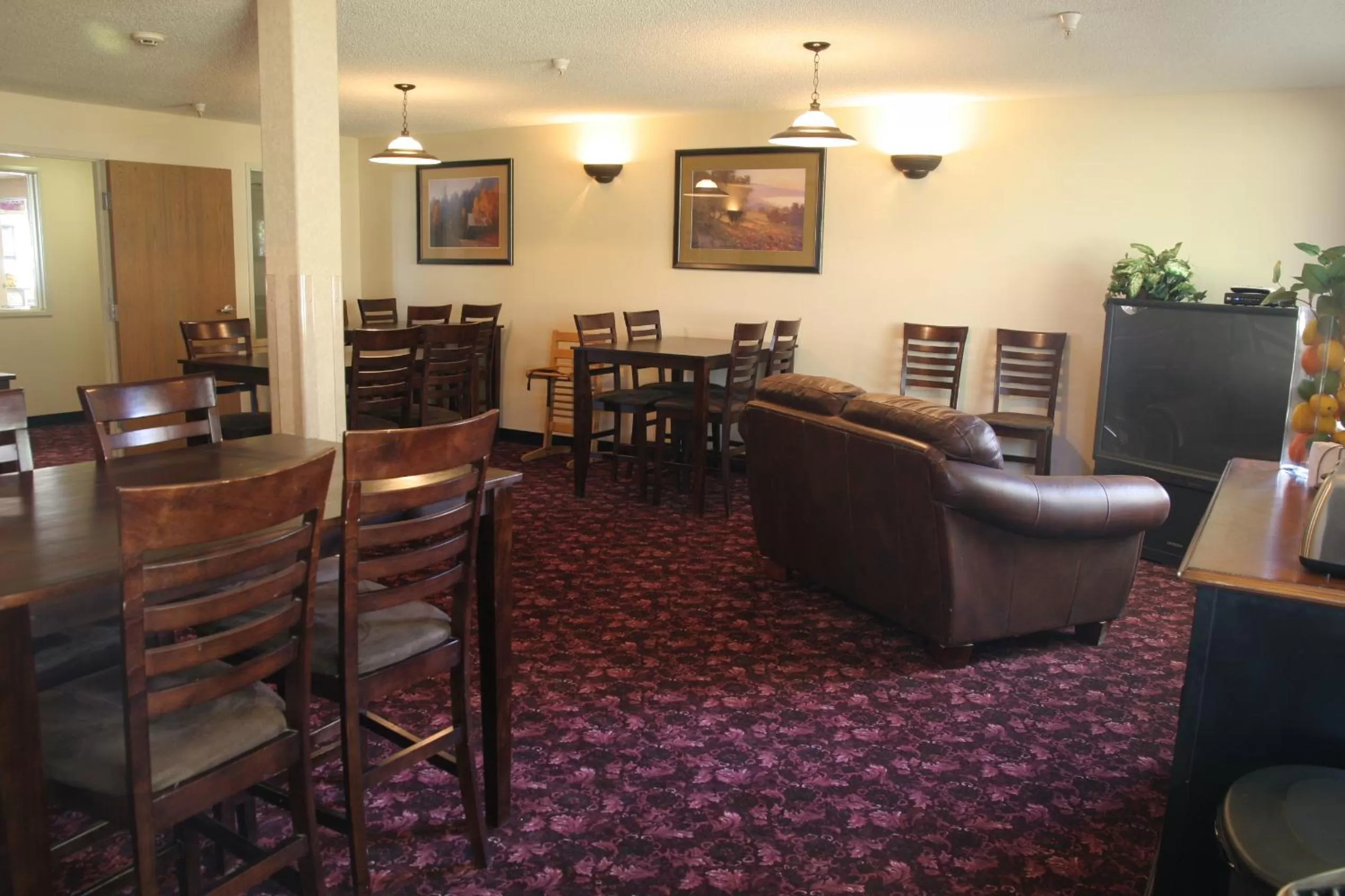 Dining area in Stay Wise Inn Cedaredge