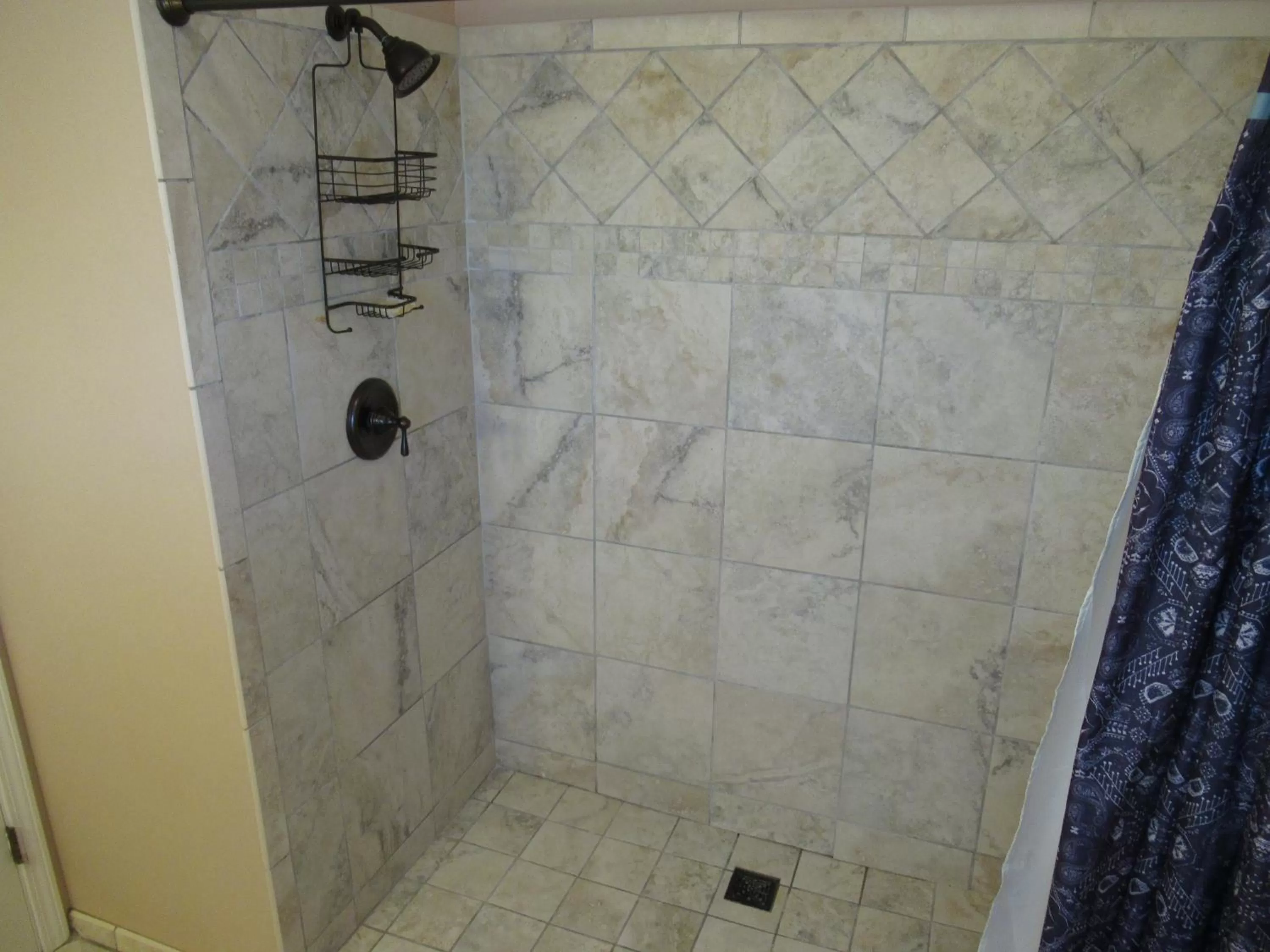 Shower in Carrier Houses Bed & Breakfast