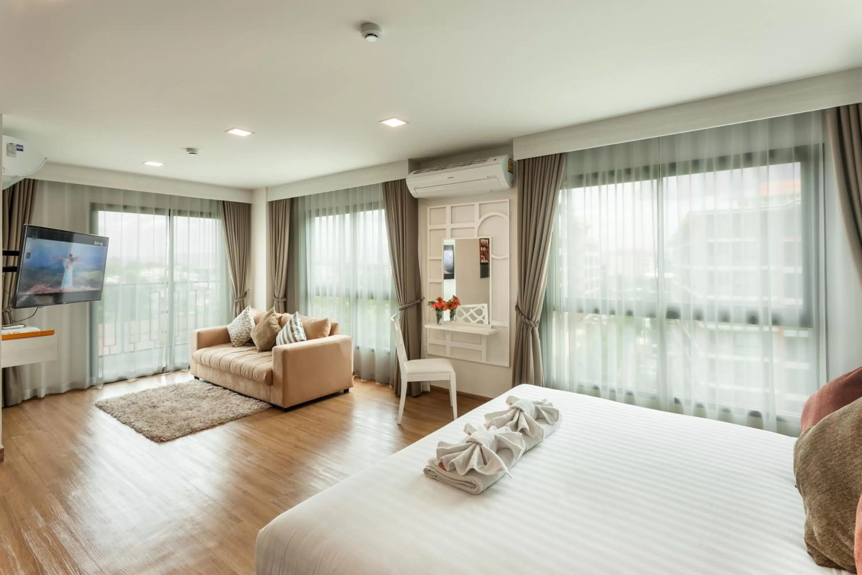 Living room, Bed in Cmor Nimman by Recall Hotels